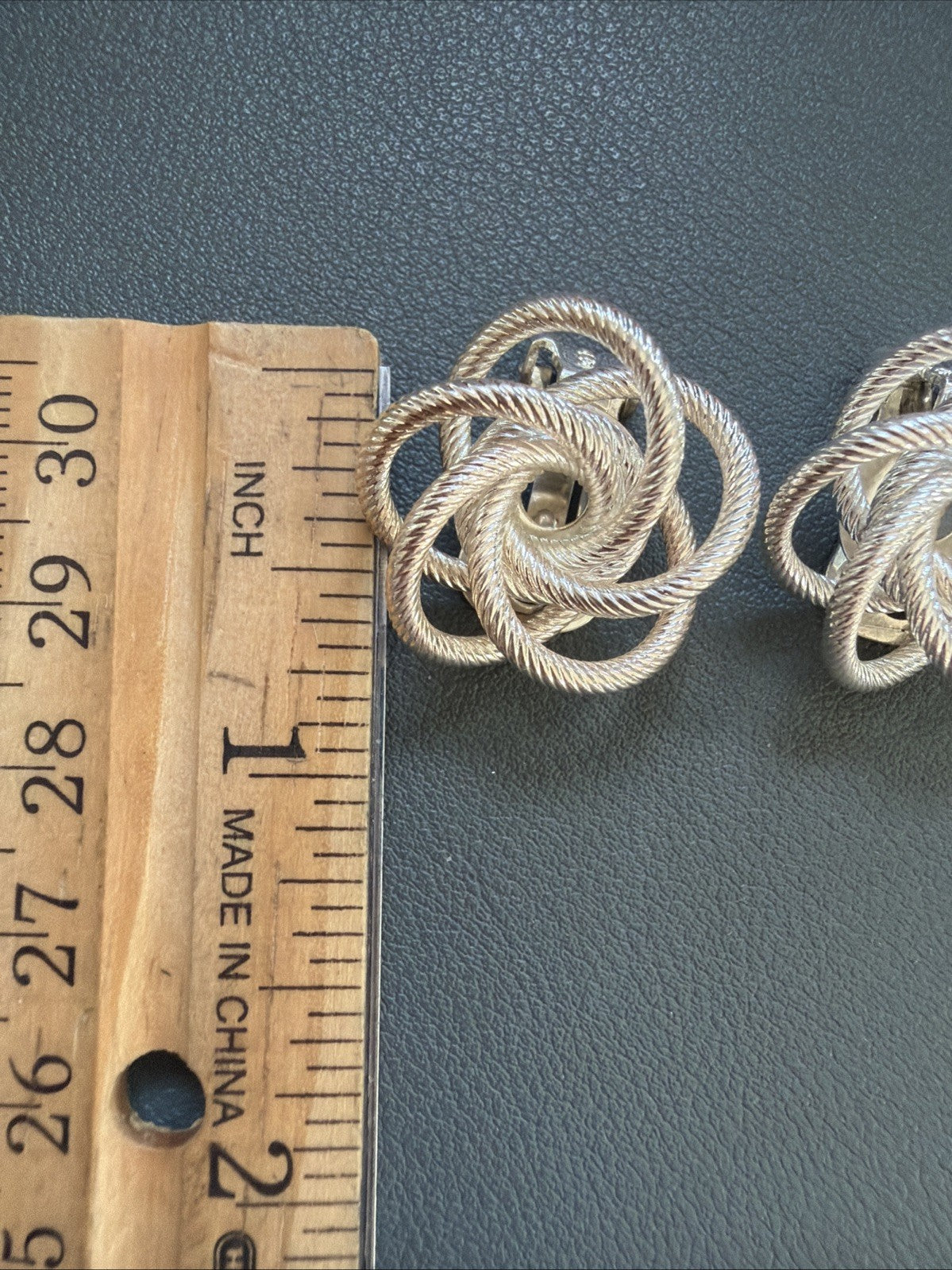 Vilntage Silver Tone Twisted Rope Wire Circle Swirls Clip On Earrings