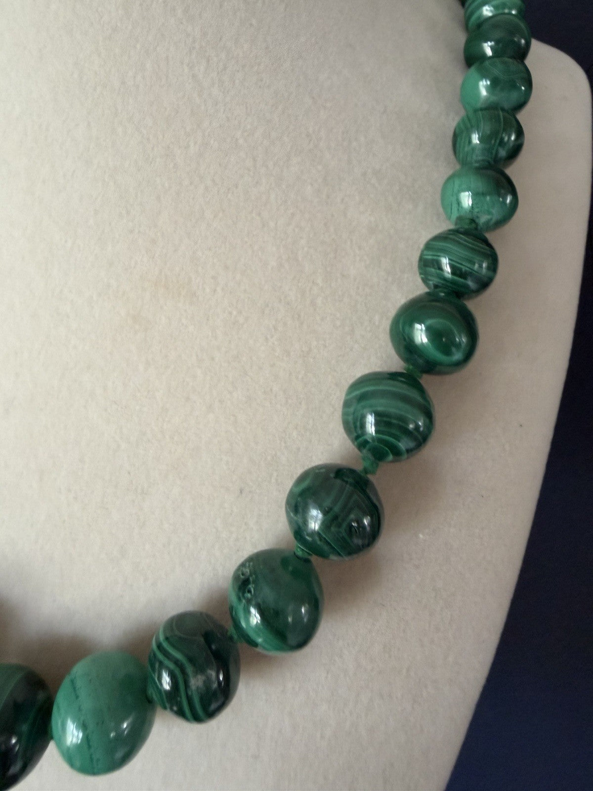 Vintage Malachite Graduated Necklace, Hand Knotted Barrel Clasp 22inch 143g