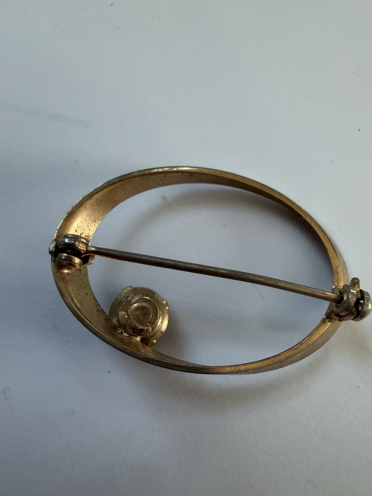 Oval Gold Tone Metal Brooch Pin w/ Round Red Stone, Gold & Red, 0.87in