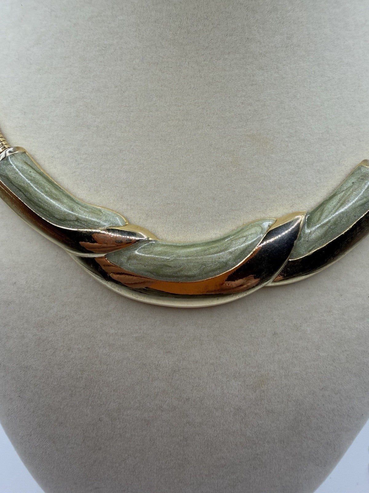 Green Gold Tone Omega Chain Necklace Enamel Swirl Regency Indie