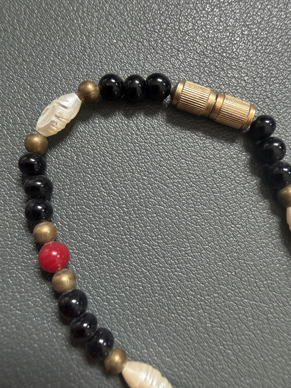 Vintage Beaded Bracelet Black White Red Gold Tone Barrel Screw Clasp