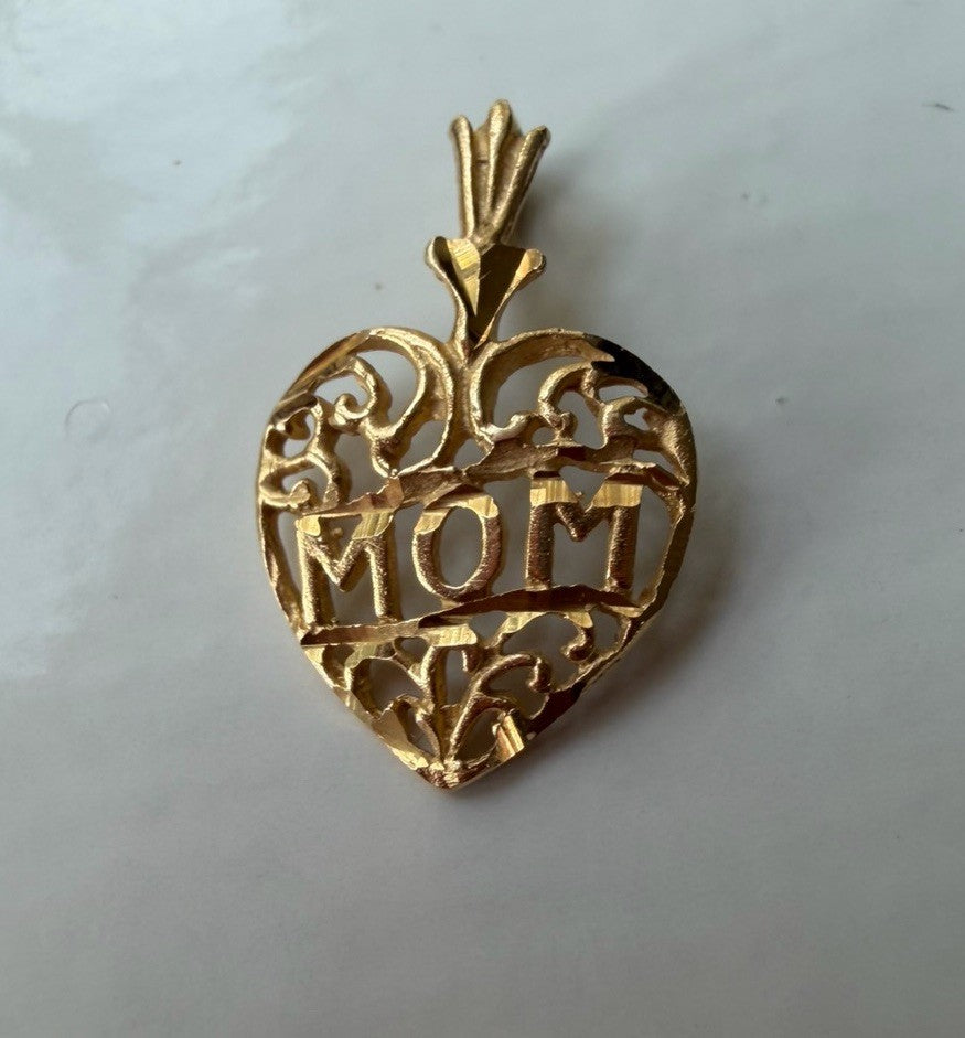 Vintage 14K Yellow Gold MOM Heart Filigree Pendant Charm 0.9g