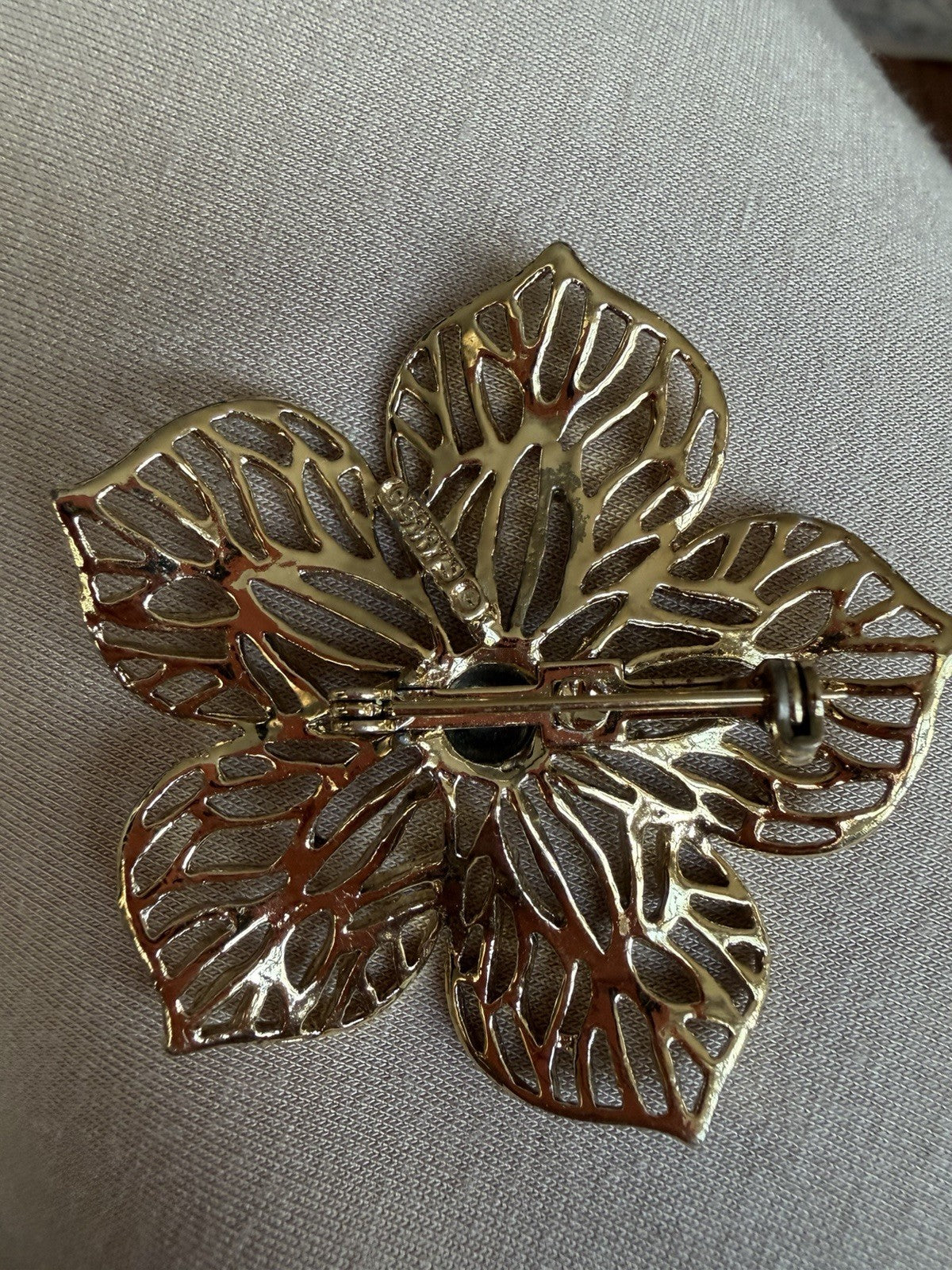 Brooch-Vintage GERRY'S Flower Brooch/Pin Gold Tone Open Cut