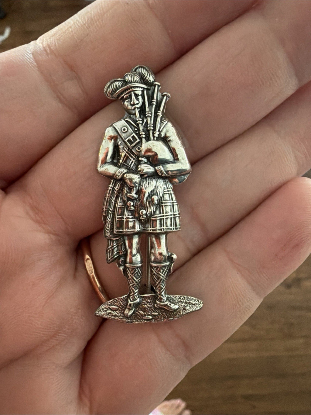 Vintage Michele Sterling Silver Highland SCOTTISH BAGPIPER Brooch Pin