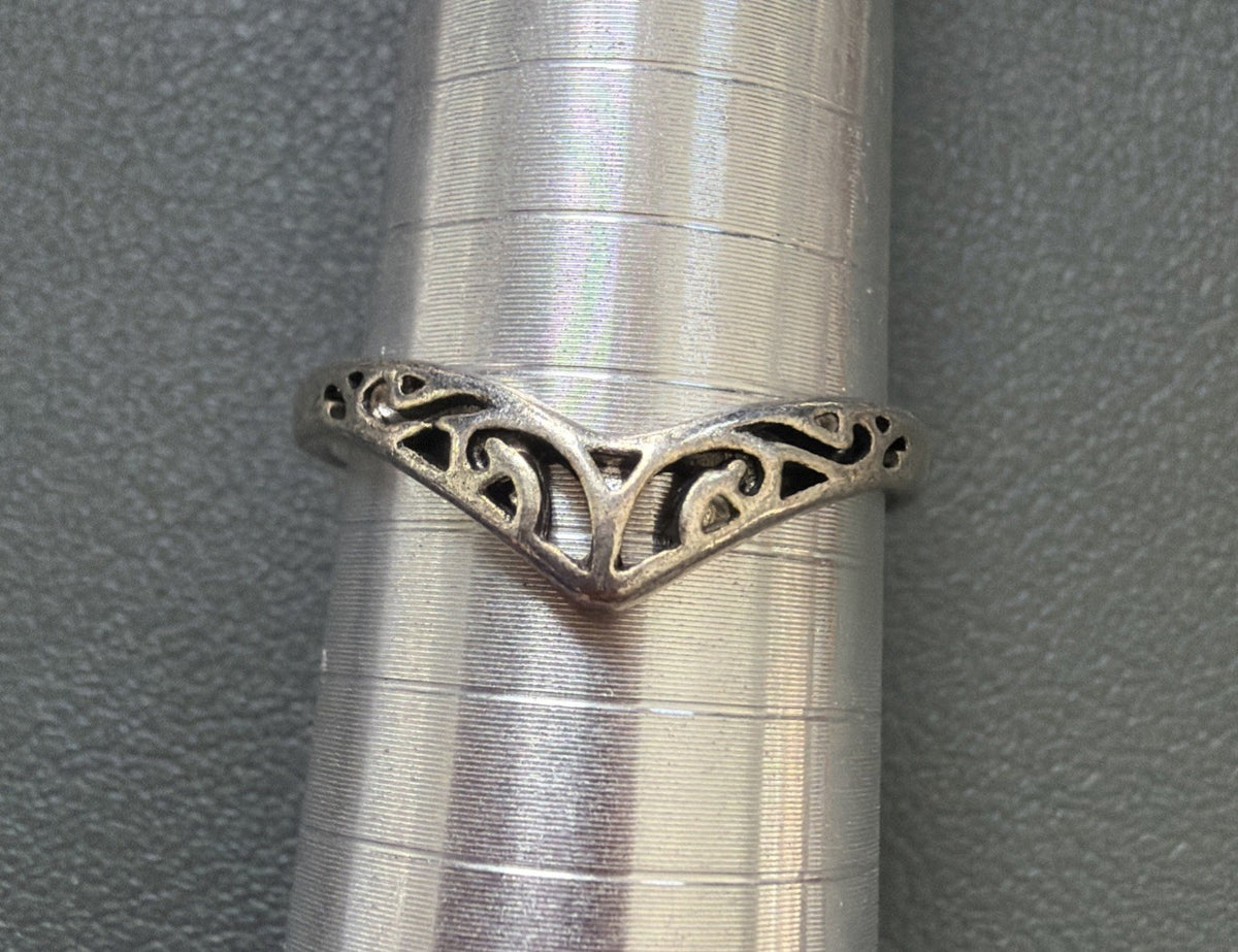 Silver Tone Filigree Chevron Dainty Delicate Statement Ring - Size 9.25