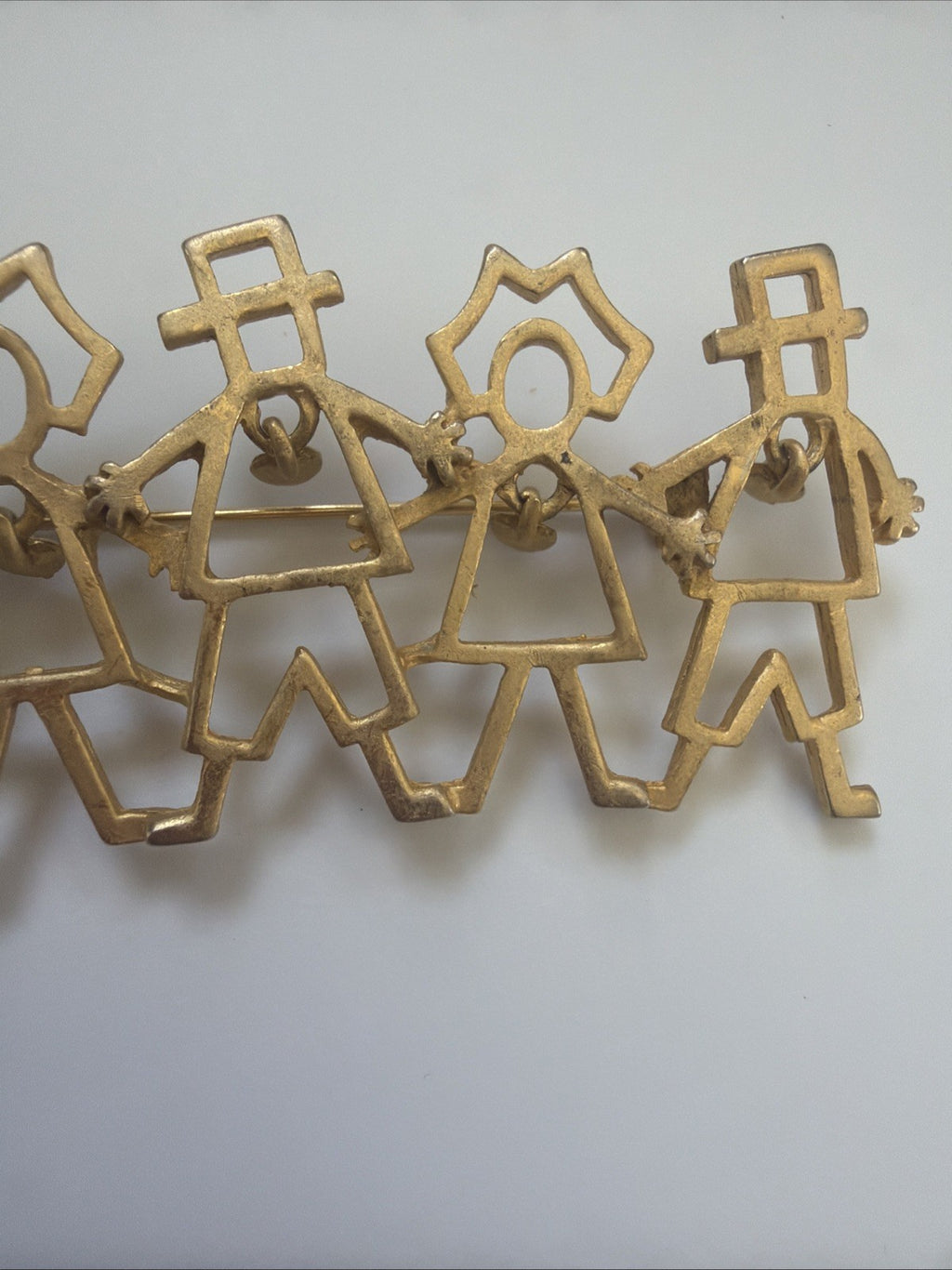 Vintage AJC Friendship People Holding Hands w/ Heart Dangles Pin Brooch GoldTone