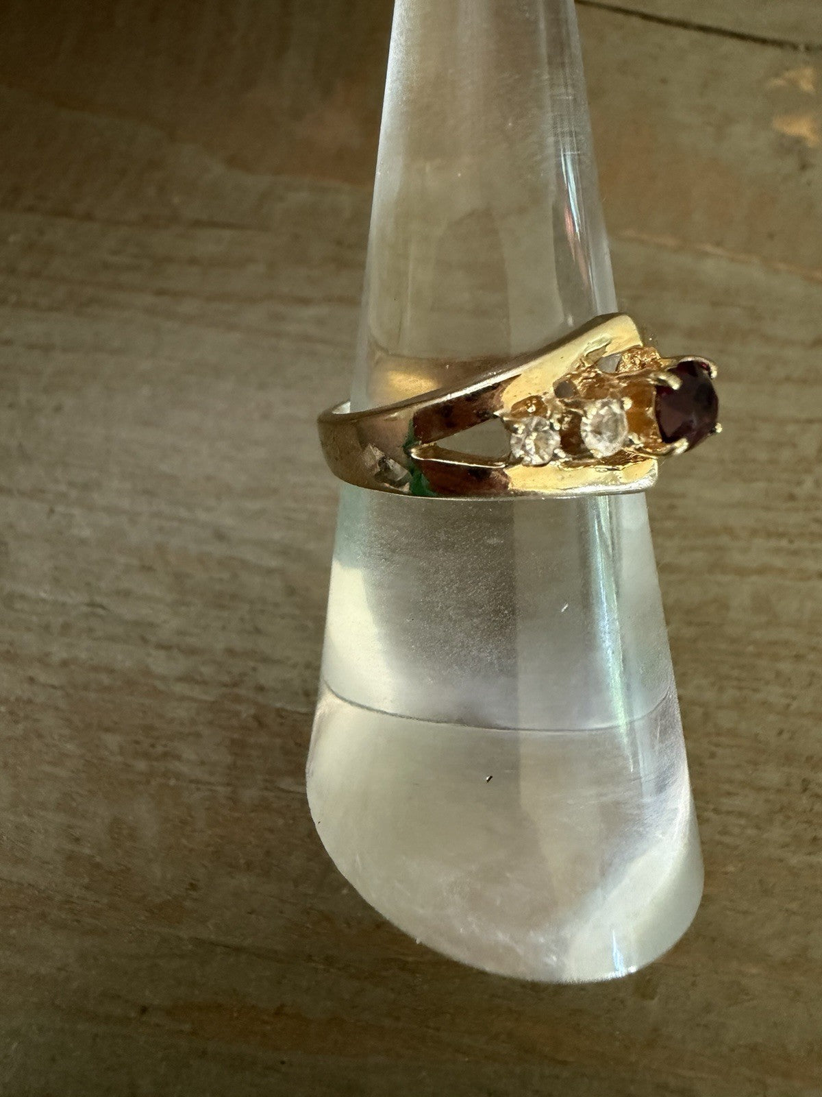 14K HGE ESPO  Garnet Stone Ring Flanked by accent Stones Sz 6