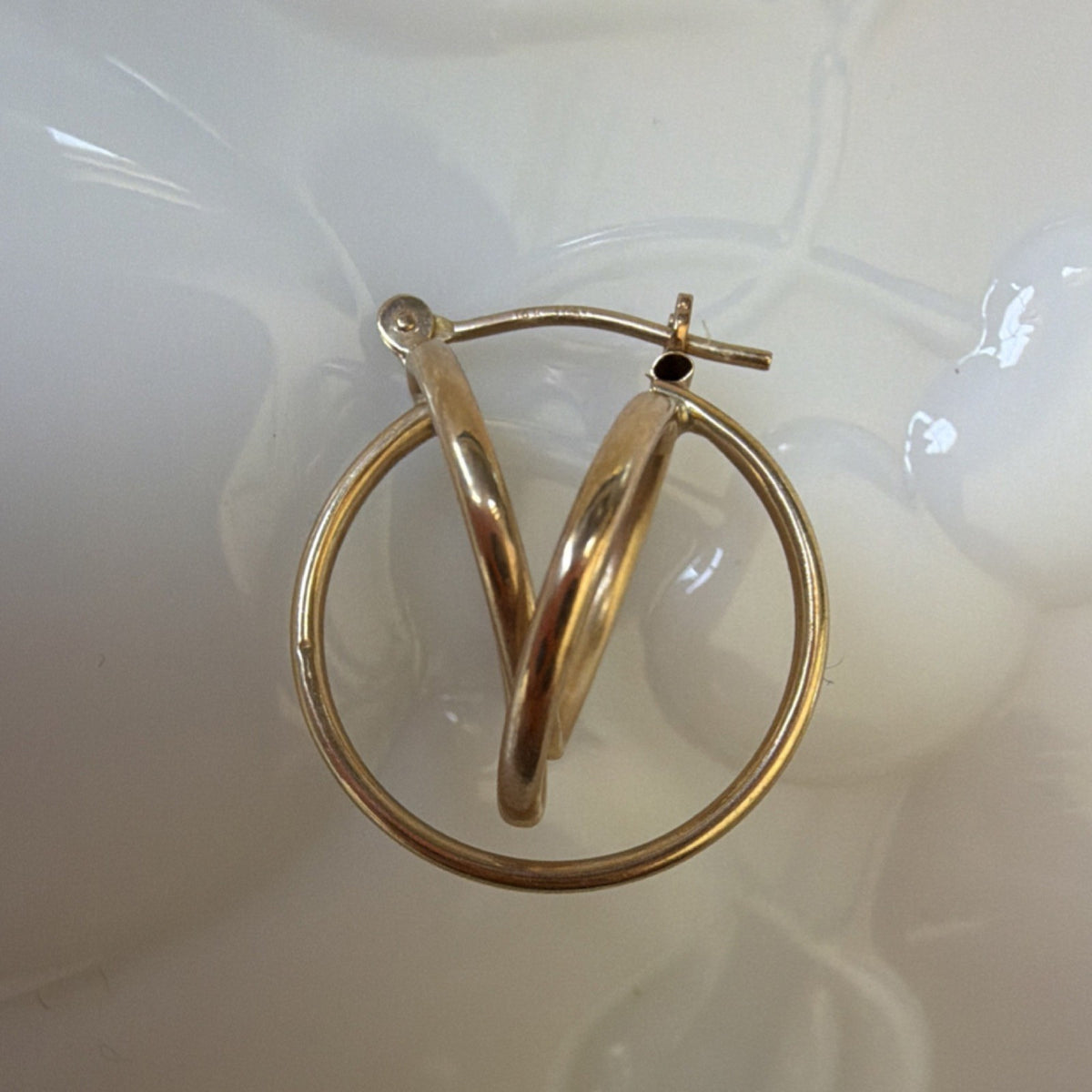 Single 14K Yellow Gold Modernist Abstract Swirl Hoop Earring JCM Signed