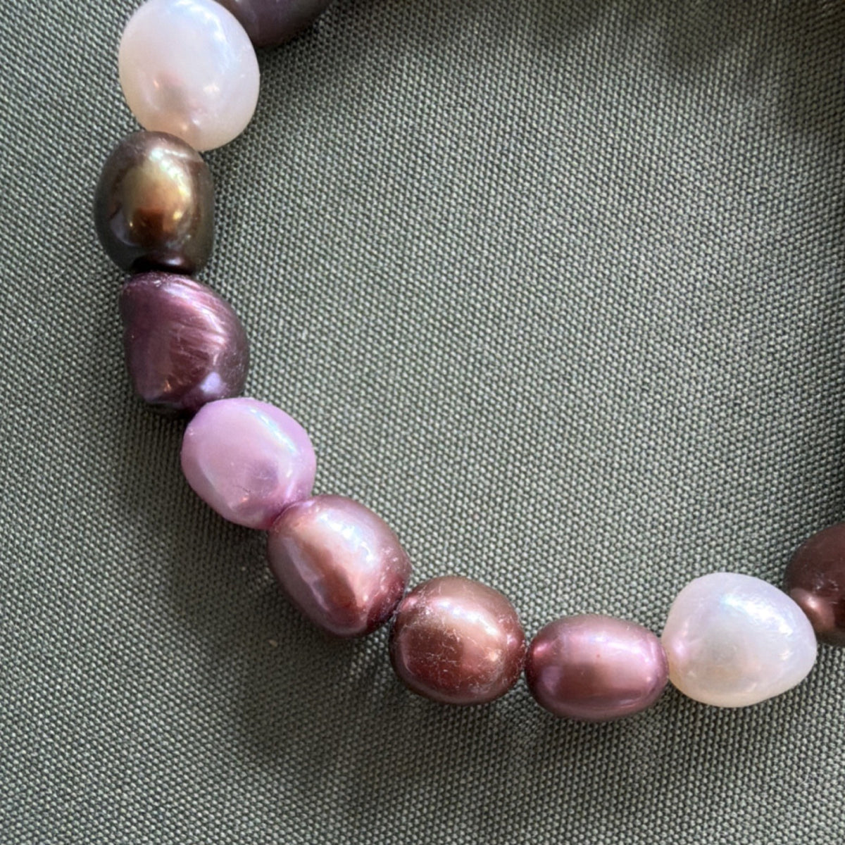 Multicolor Baroque Pearl Stretch Bracelet Stackable purple and gold toned 