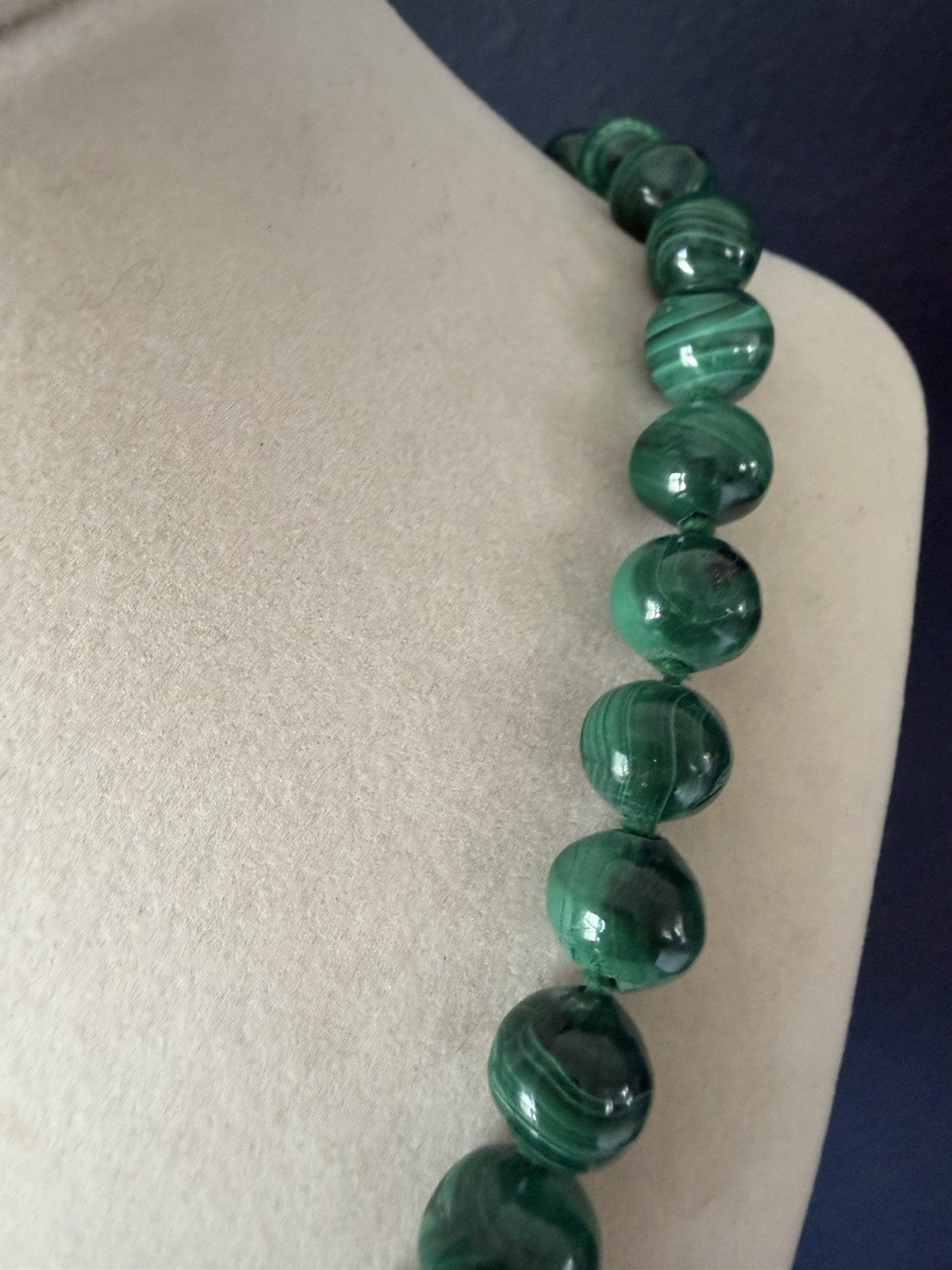 Vintage Malachite Graduated Necklace, Hand Knotted Barrel Clasp 22inch 143g