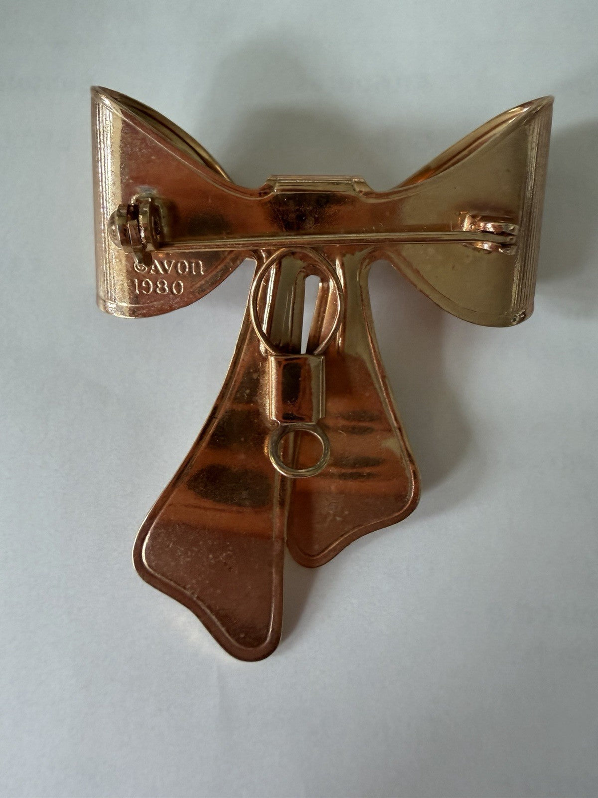 Avon Gold Tone Bow Brooch Pin  Classic Design