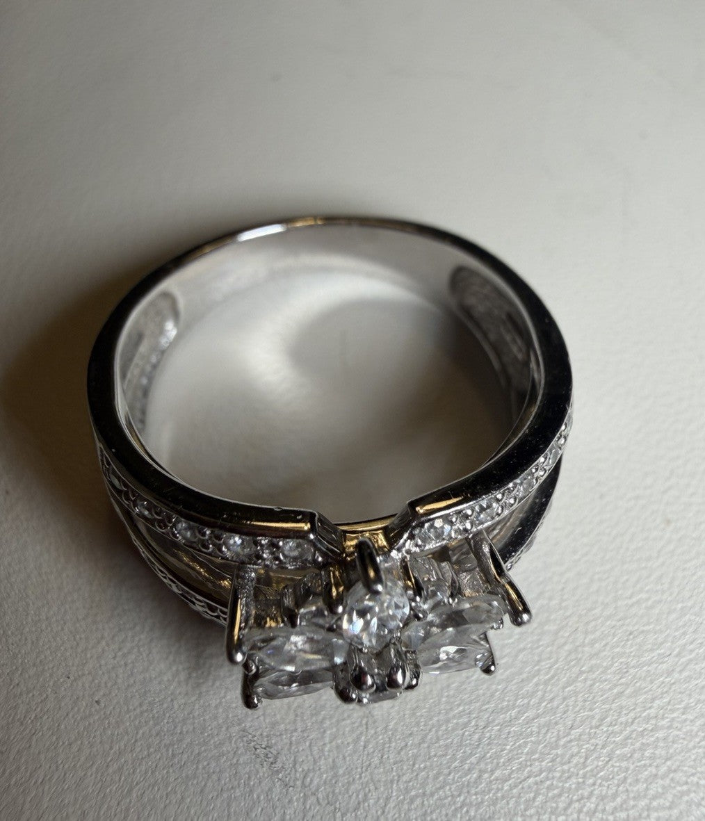 Stunning SW Silver 925 1.35ct CZ Marquis & Round Flower Ring Sz8