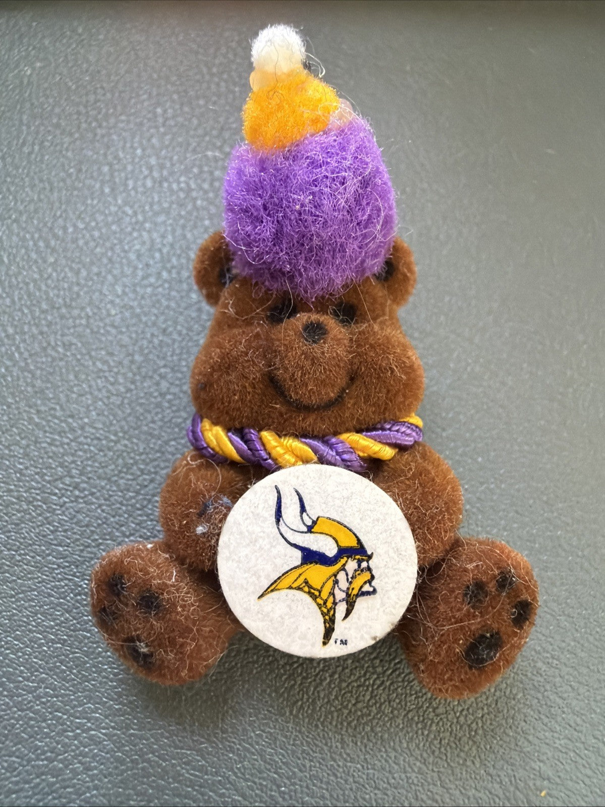 Vintage 1986 Minnesota Vikings Fuzzy Bear Hat Lapel Pin 2" Karanne World Trend