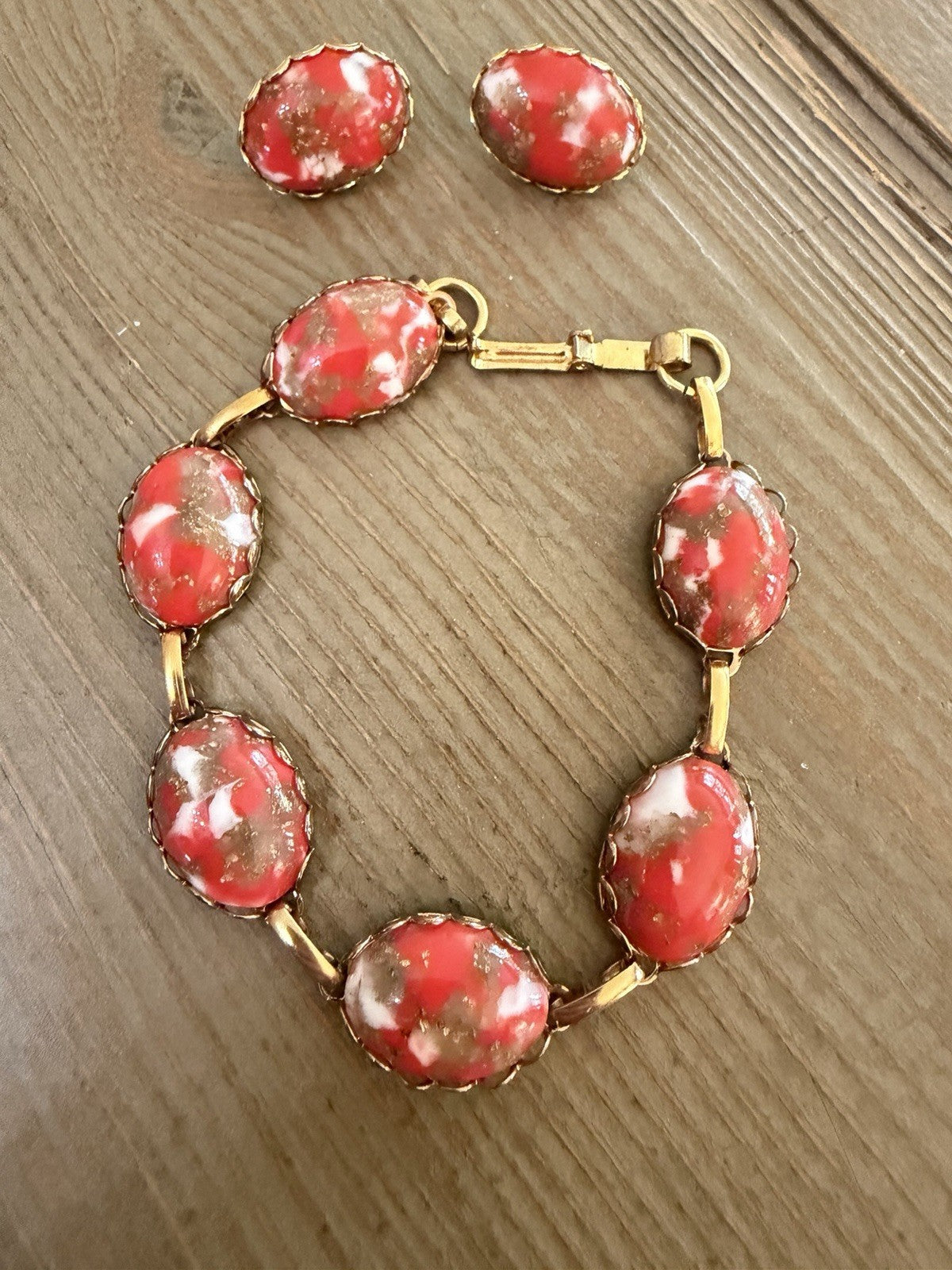 Gold Tone Vintage Oval Glowing Confetti Cab Orange/red/gold Bracelet & Earrings