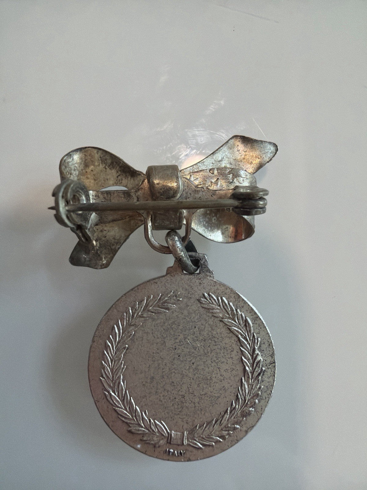 Vintage Silver tone Medal Pin Brooch bowling Athlete 185 Laurel Wreath Italy