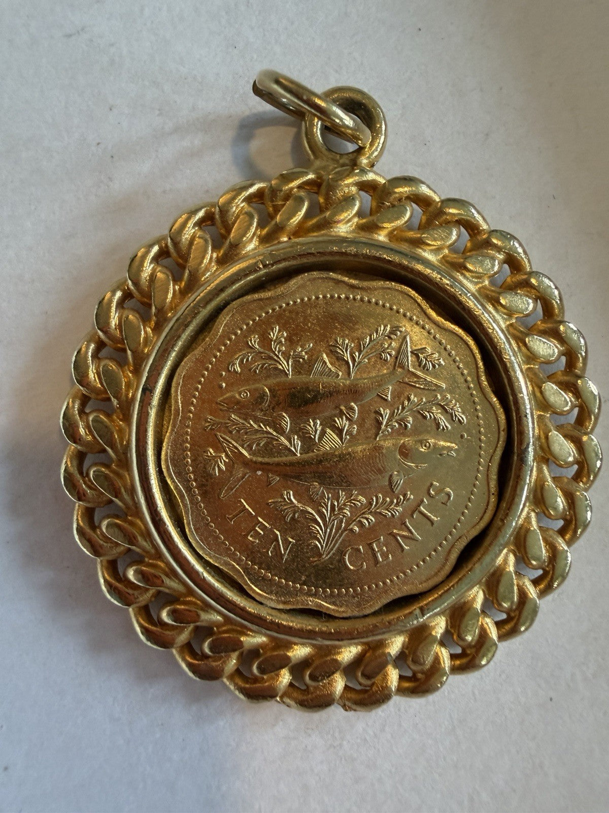 Coin Jewelry - Bahamas 10cent coin in gold toned bezel pendant - Rare Find