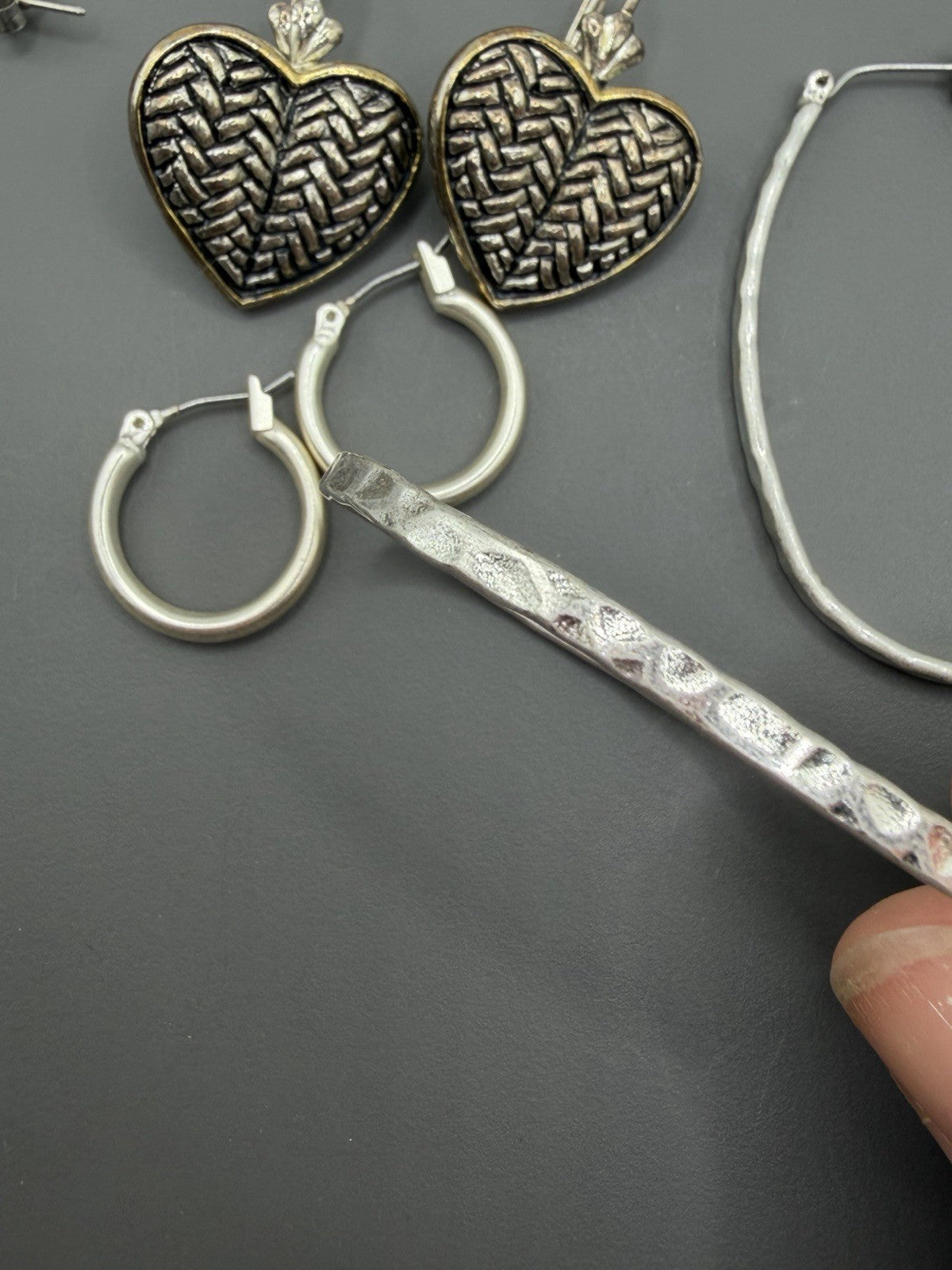 LOT OF 4 VTG SILVER TONE  EARRINGS, Two Toned Hearts, Hammered Hoops, Dangle