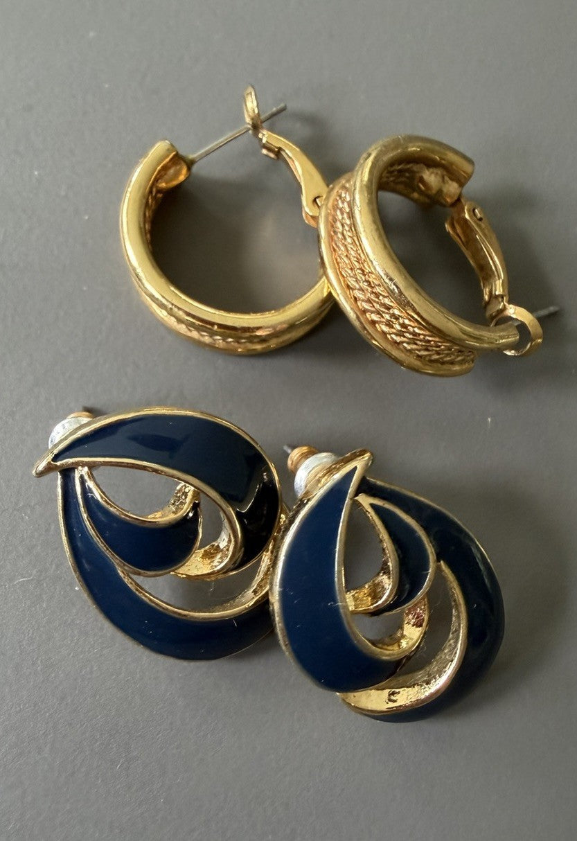 2 Pair of Unbranded Navy & Gold Tone Pierced Earrings Vintage MCM Retro
