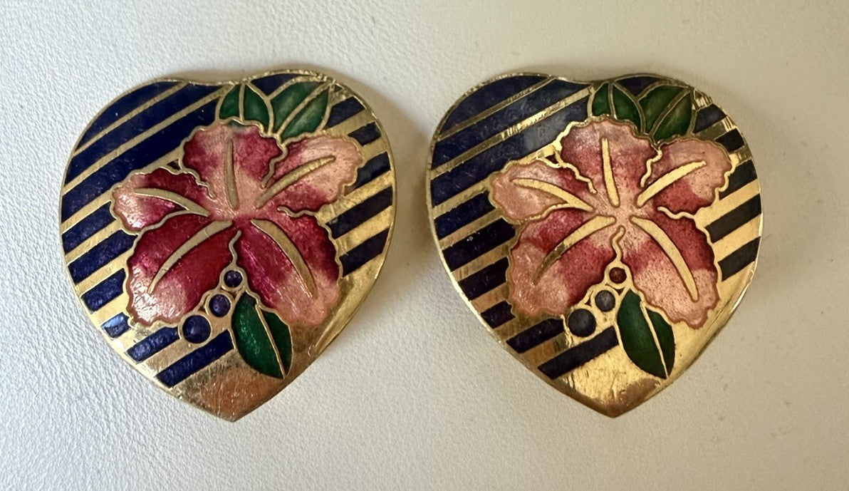 Vintage Enamel Cloisonné Heart Earrings Lilly Flower Decor 1" x 1" Gold Tone