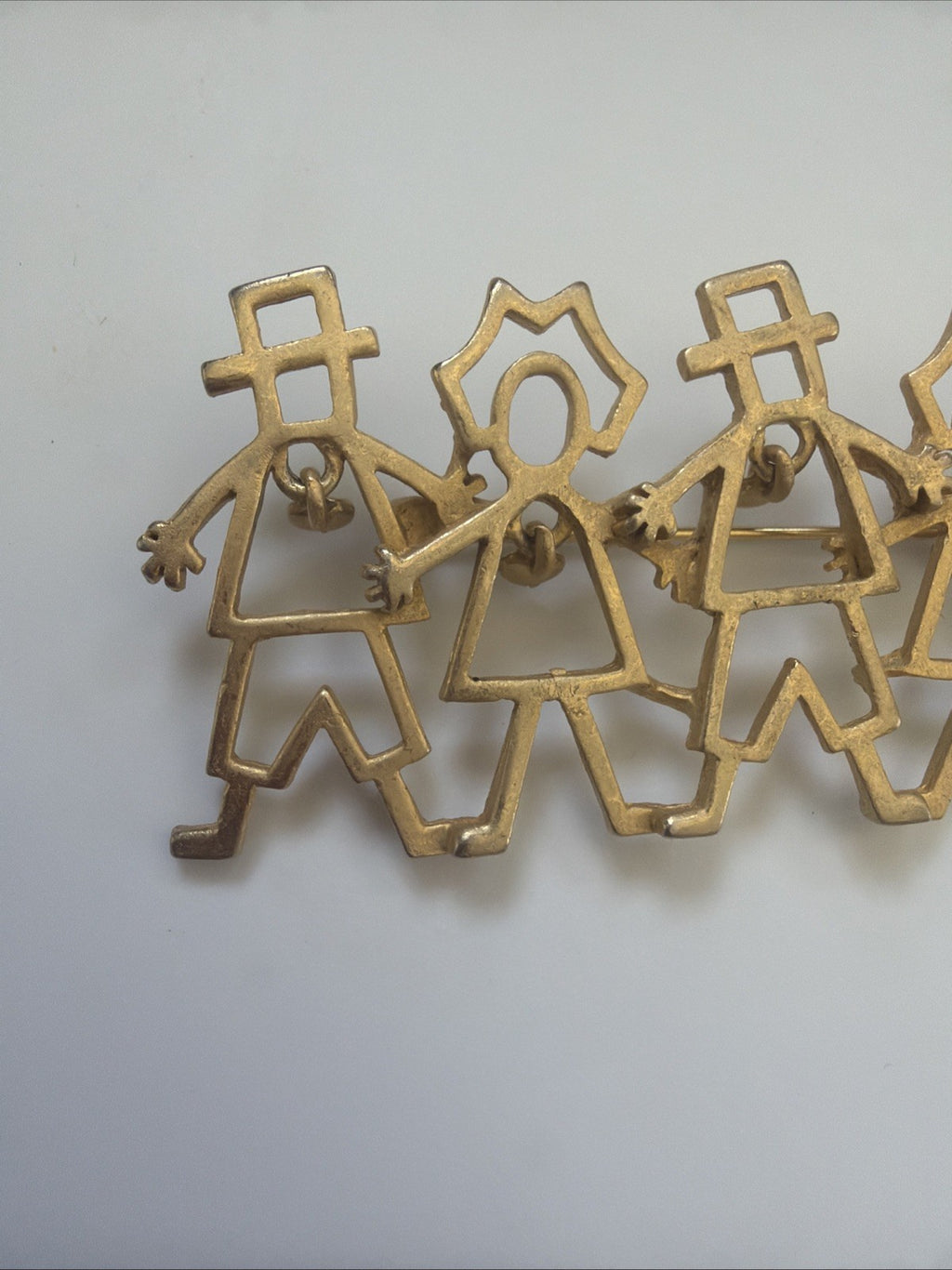 Vintage AJC Friendship People Holding Hands w/ Heart Dangles Pin Brooch GoldTone