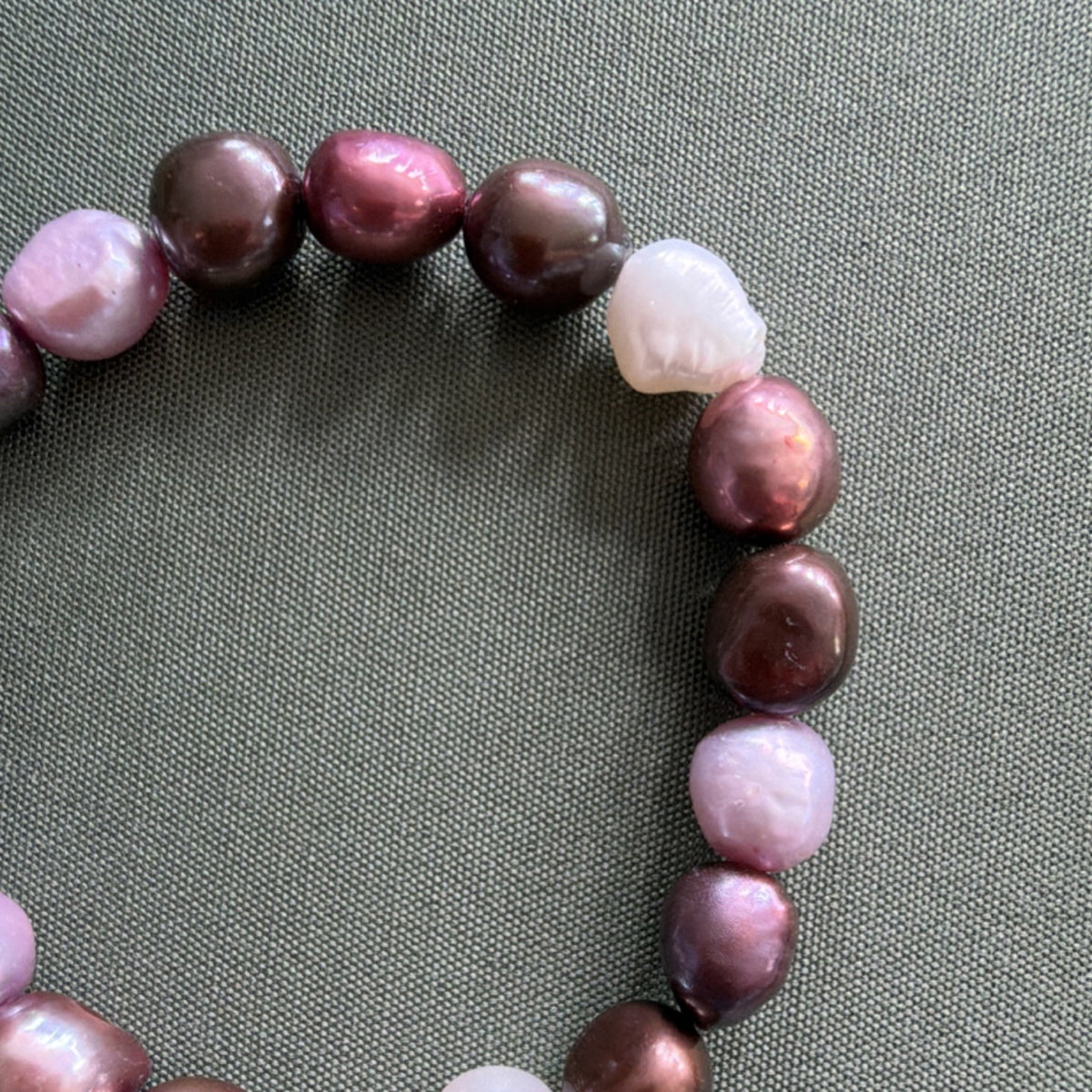 Multicolor Baroque Pearl Stretch Bracelet Stackable purple and gold toned 