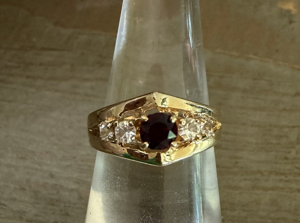 14K HGE ESPO  Garnet Stone Ring Flanked by accent Stones Sz 6