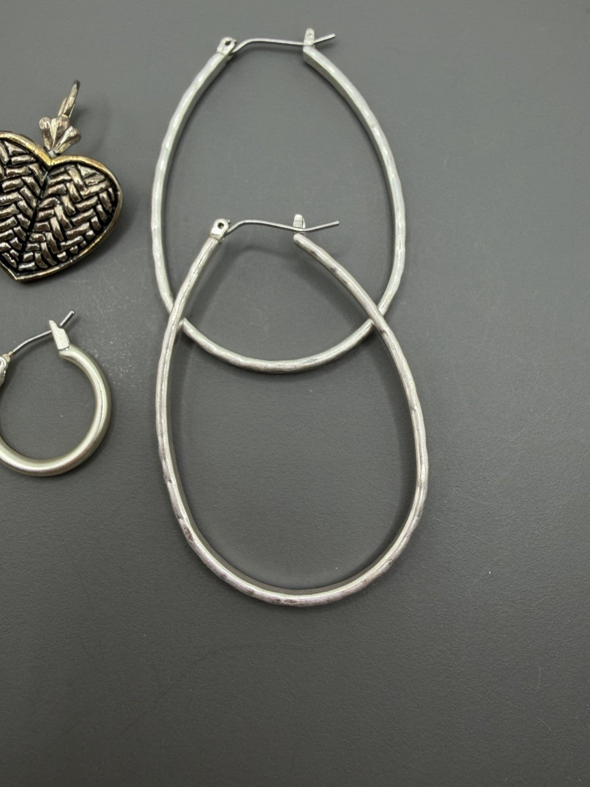 LOT OF 4 VTG SILVER TONE  EARRINGS, Two Toned Hearts, Hammered Hoops, Dangle