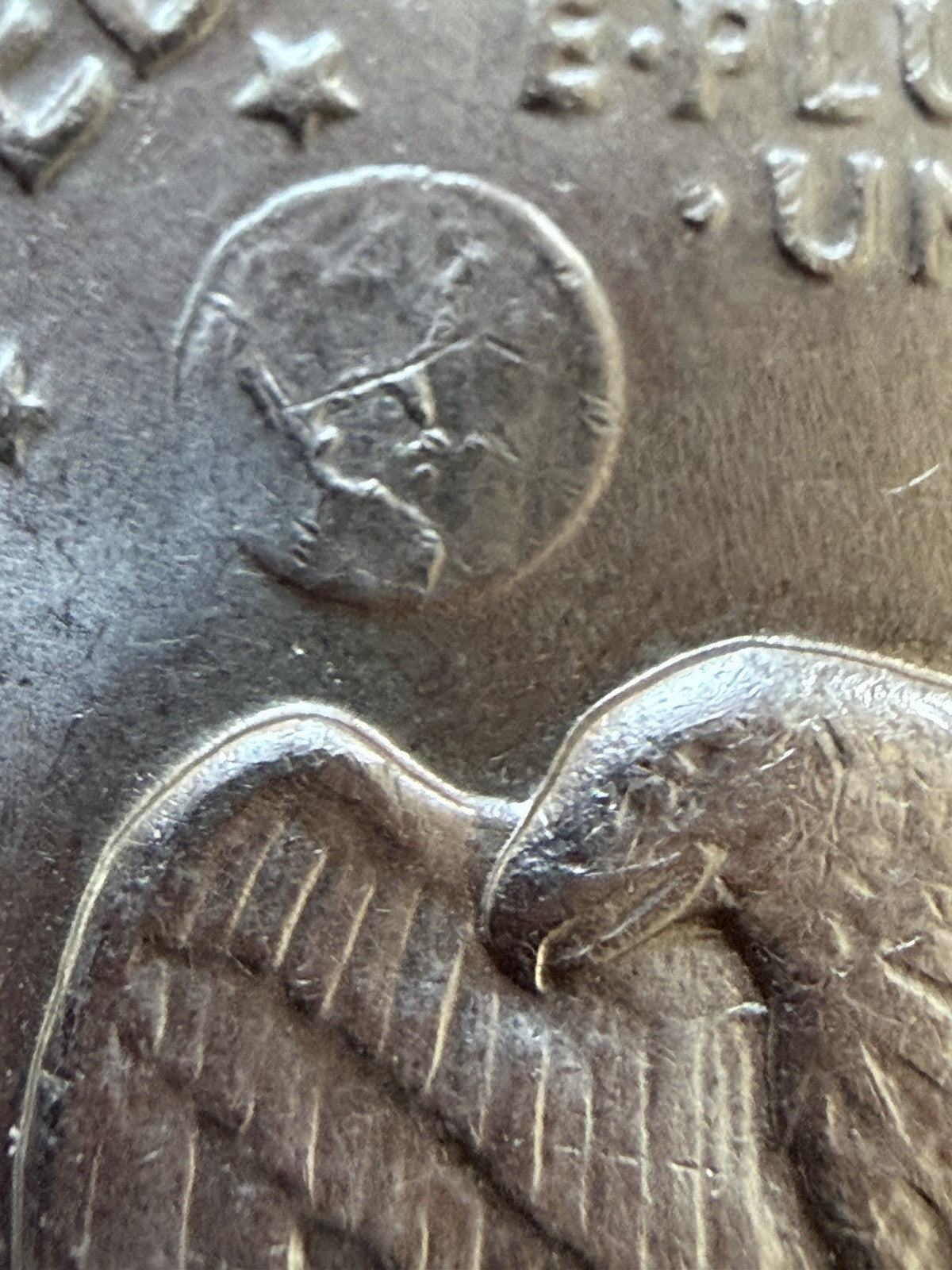 1972 USA  Dollar Liberty Eisenhower Coin Flying Eagle No Mint Type 2 Or 3 ?