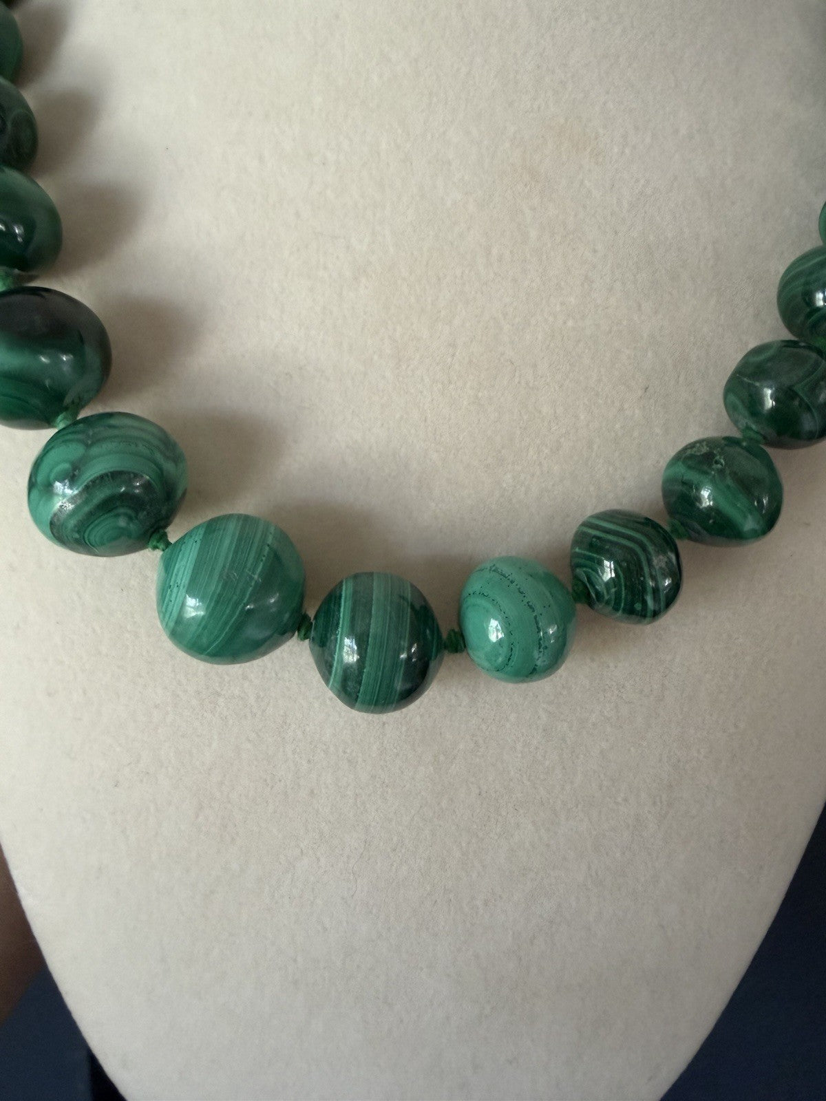 Vintage Malachite Graduated Necklace, Hand Knotted Barrel Clasp 22inch 143g