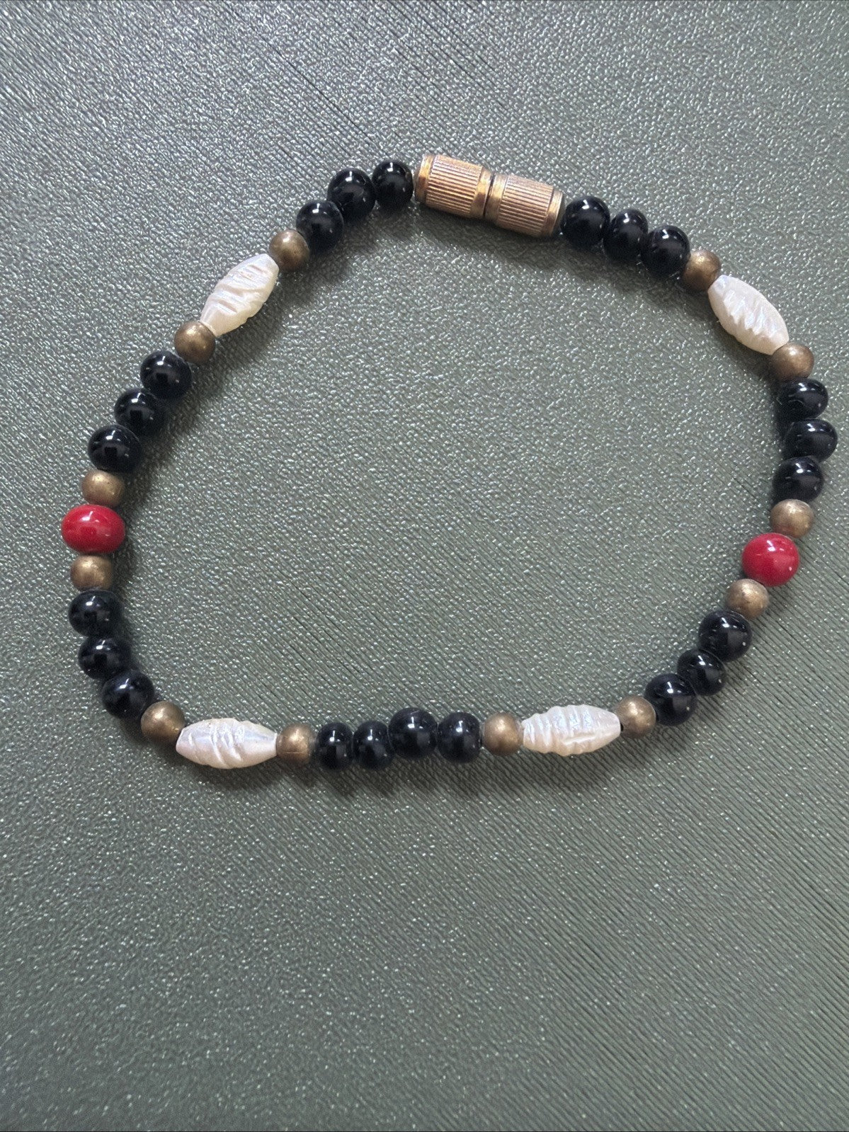 Vintage Beaded Bracelet Black White Red Gold Tone Barrel Screw Clasp