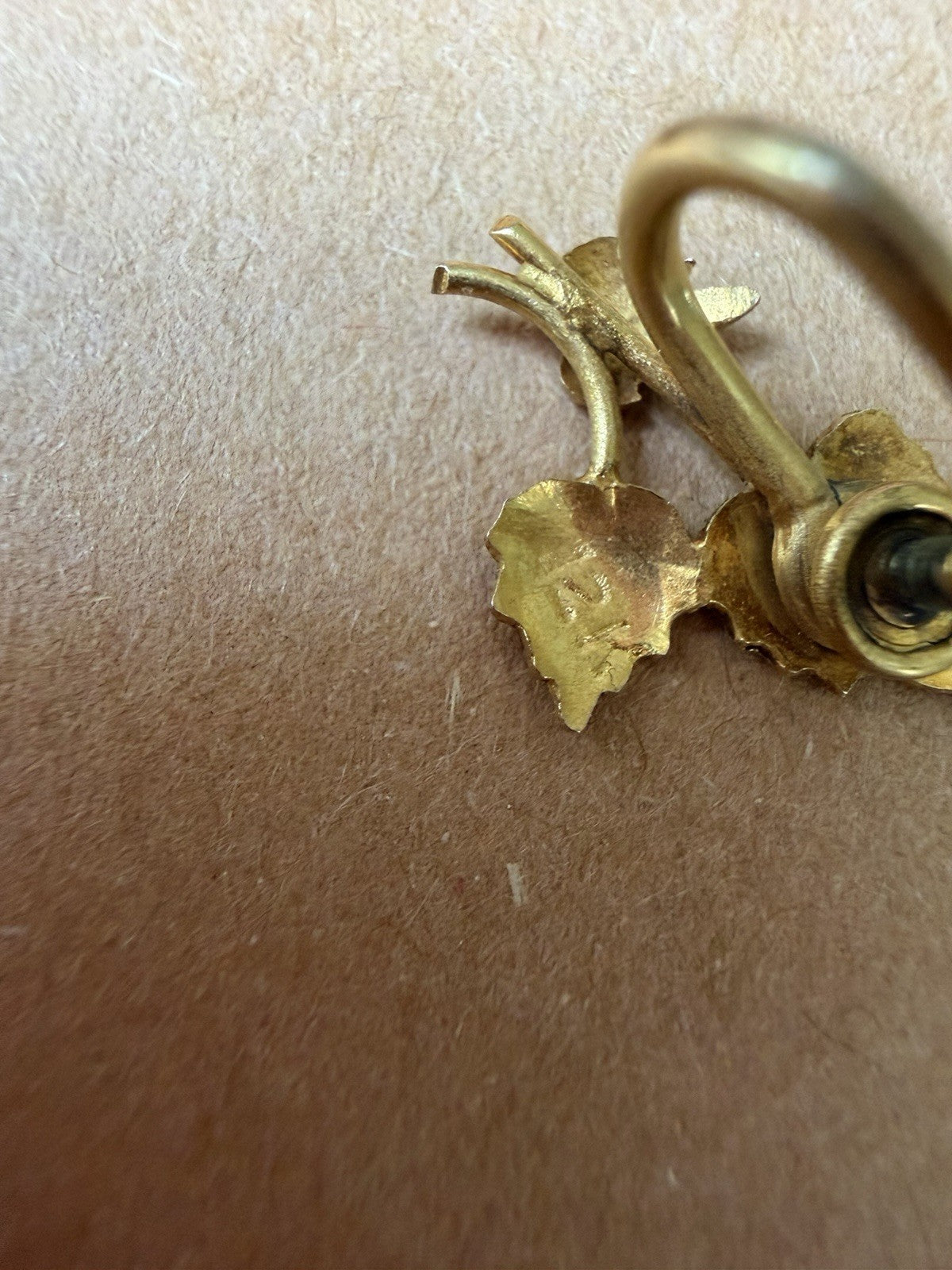 Vintage Black Hills Gold 12k & 12KGF Three Leaf Screw Back Earrings