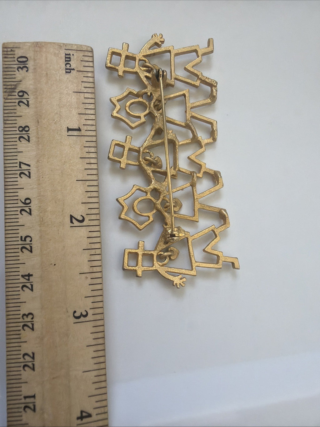 Vintage AJC Friendship People Holding Hands w/ Heart Dangles Pin Brooch GoldTone