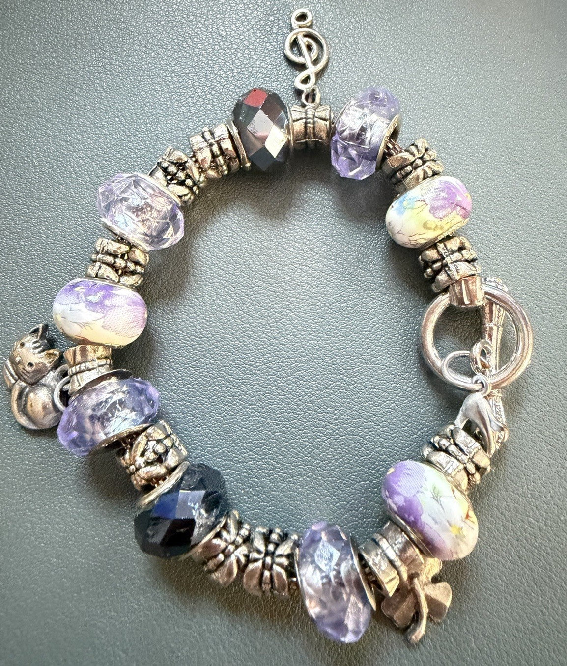 Beaded Charm cat, music, clover Bracelet Purple White Glass Beads Toggle Closure