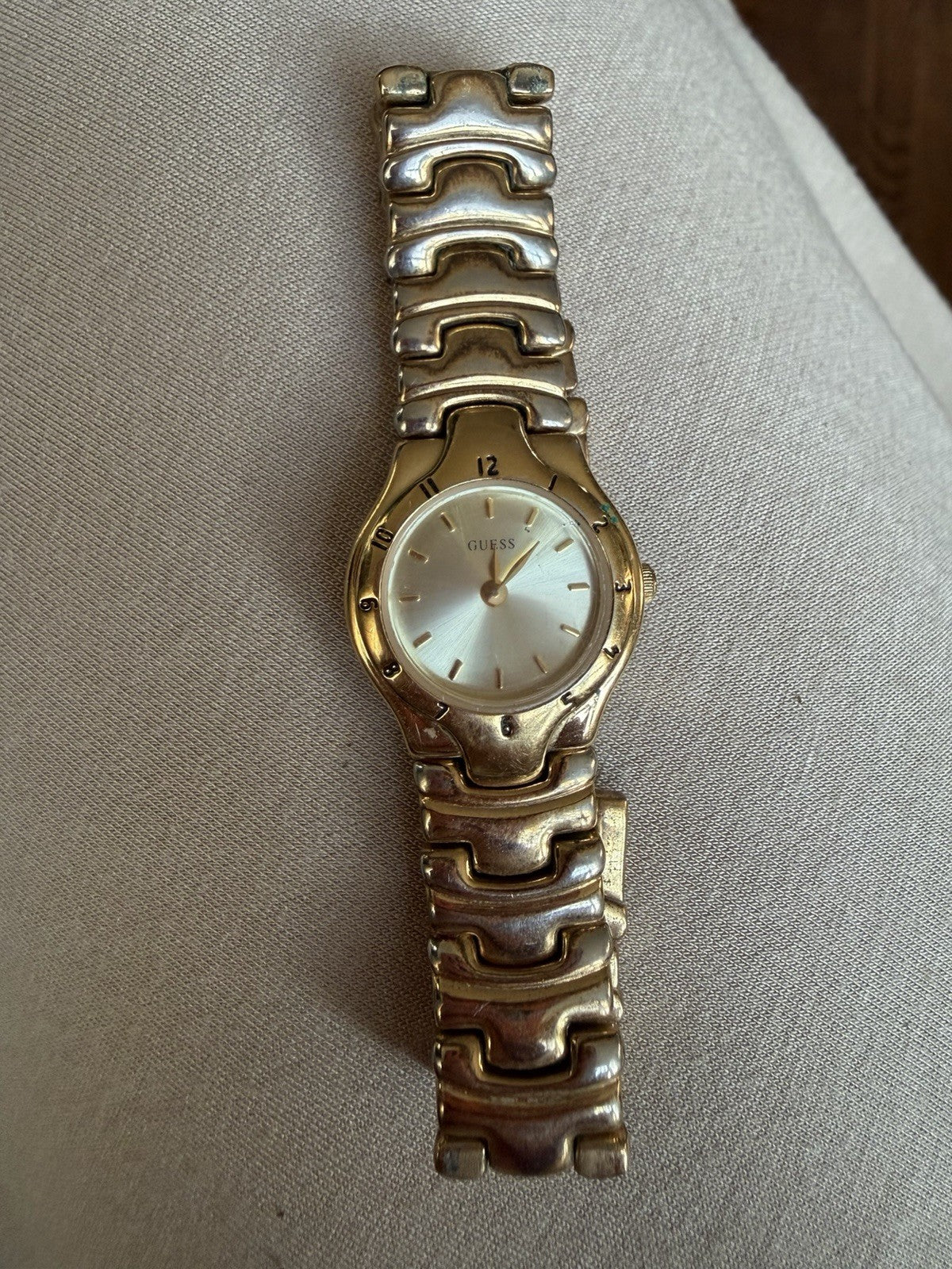Vintage Classic Guess Gold-Tone Stainless Steel Bracelet Women’s Watch