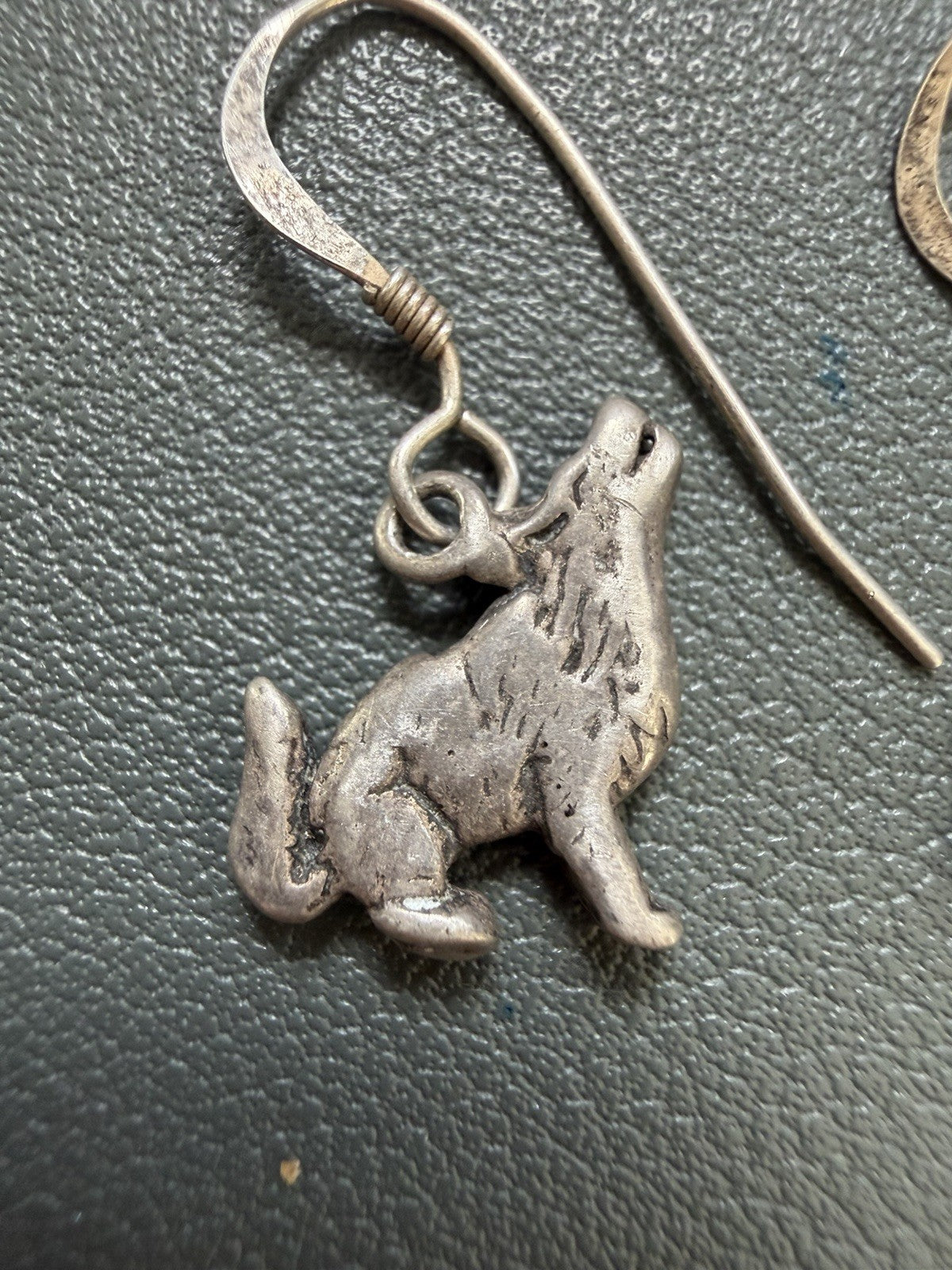 Vintage Sterling Silver 925 HowlingWolf Coyote Hook earrings native Navajo style