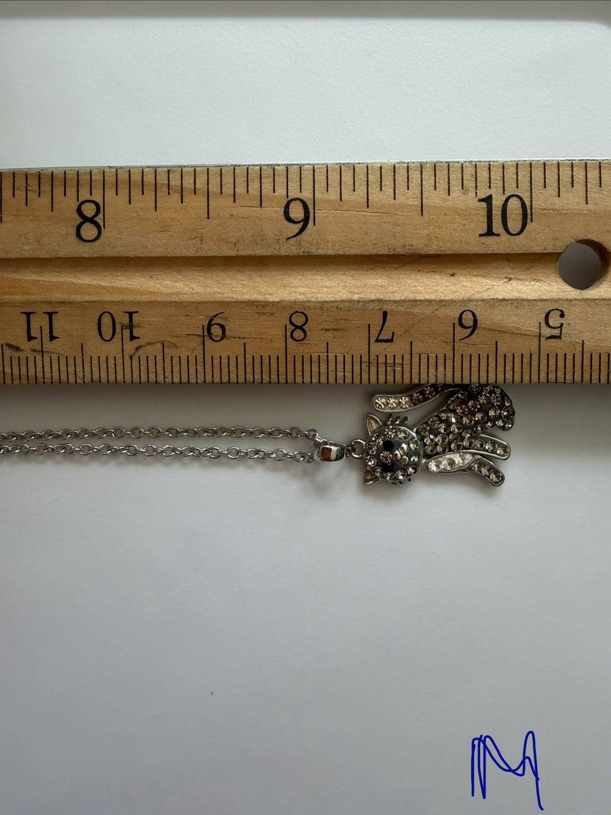 SU CH Sparkly Rhinestone Cat Pendant And Necklace 18 Inches