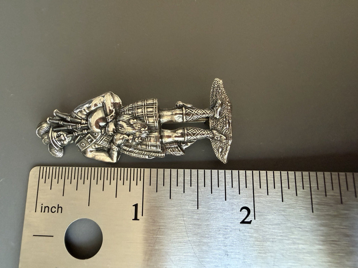 Vintage Michele Sterling Silver Highland SCOTTISH BAGPIPER Brooch Pin