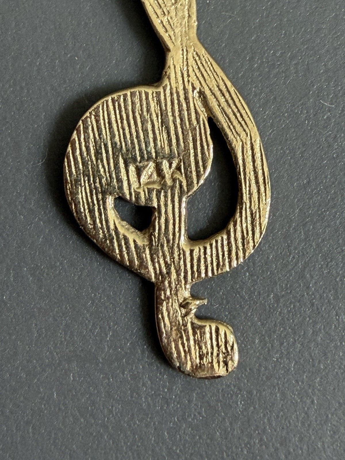 14K Yellow Gold Vintage Treble Clef Music Note Pendant Charm .5g