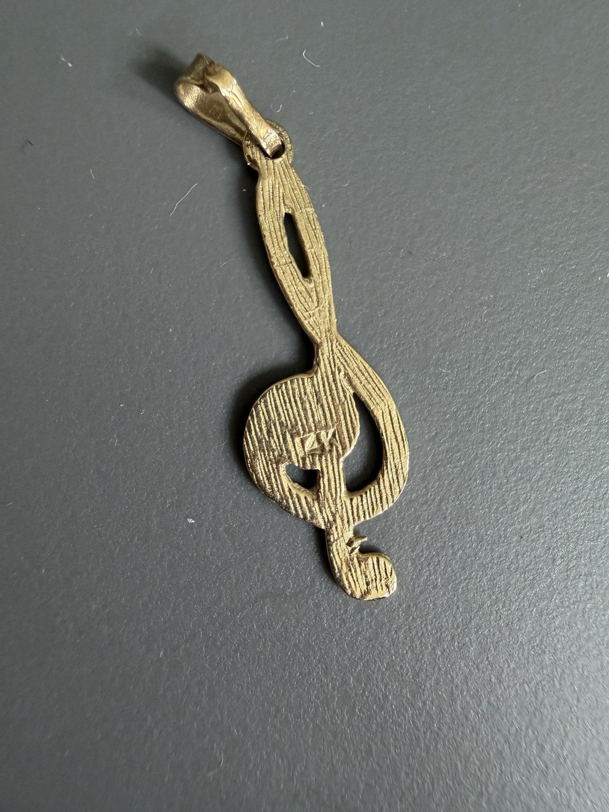 14K Yellow Gold Vintage Treble Clef Music Note Pendant Charm .5g