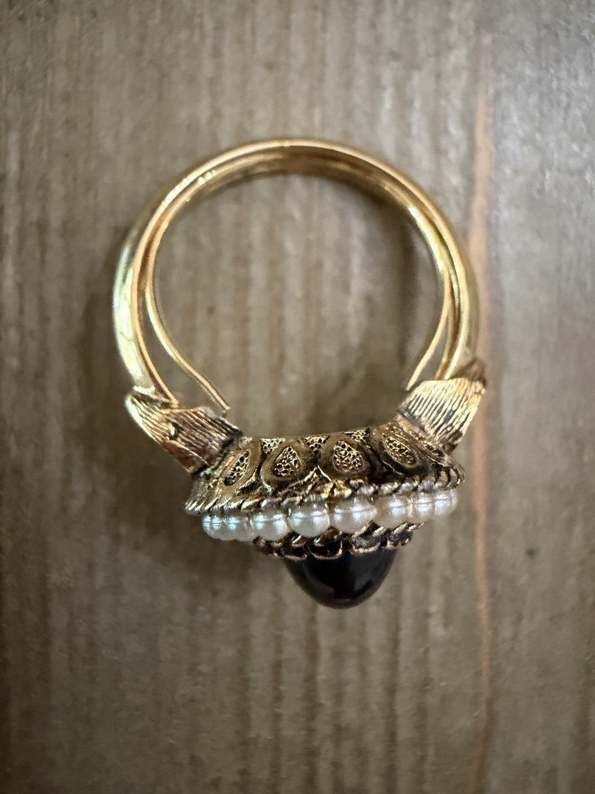 Avon Gold Tone Halo Ring Black Oval Cabochon Faux Pearl Signed Size 5