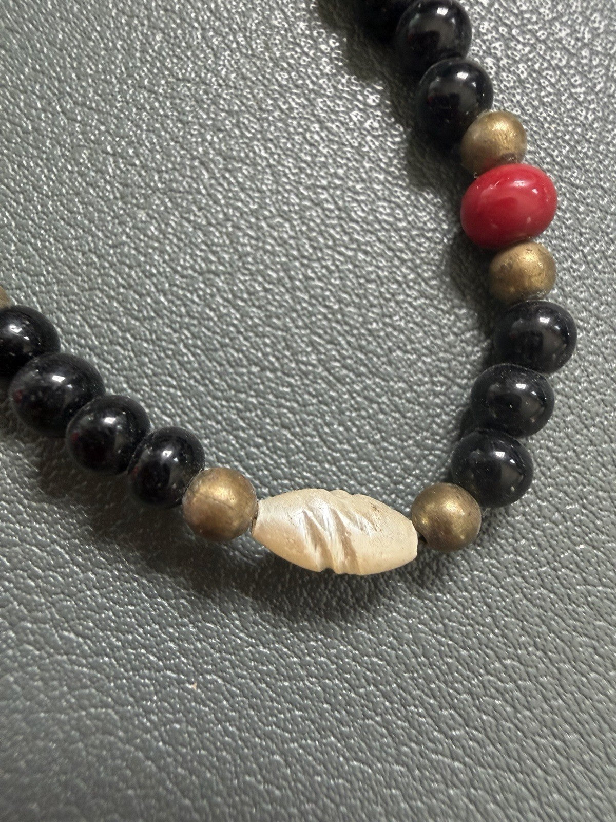 Vintage Beaded Bracelet Black White Red Gold Tone Barrel Screw Clasp