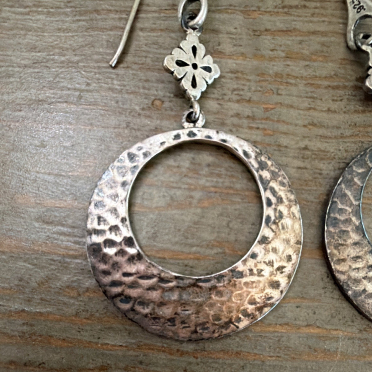 VTG Native Hammered Style SterlingSilver 925 Dangle Earrings Floral Accent 12g