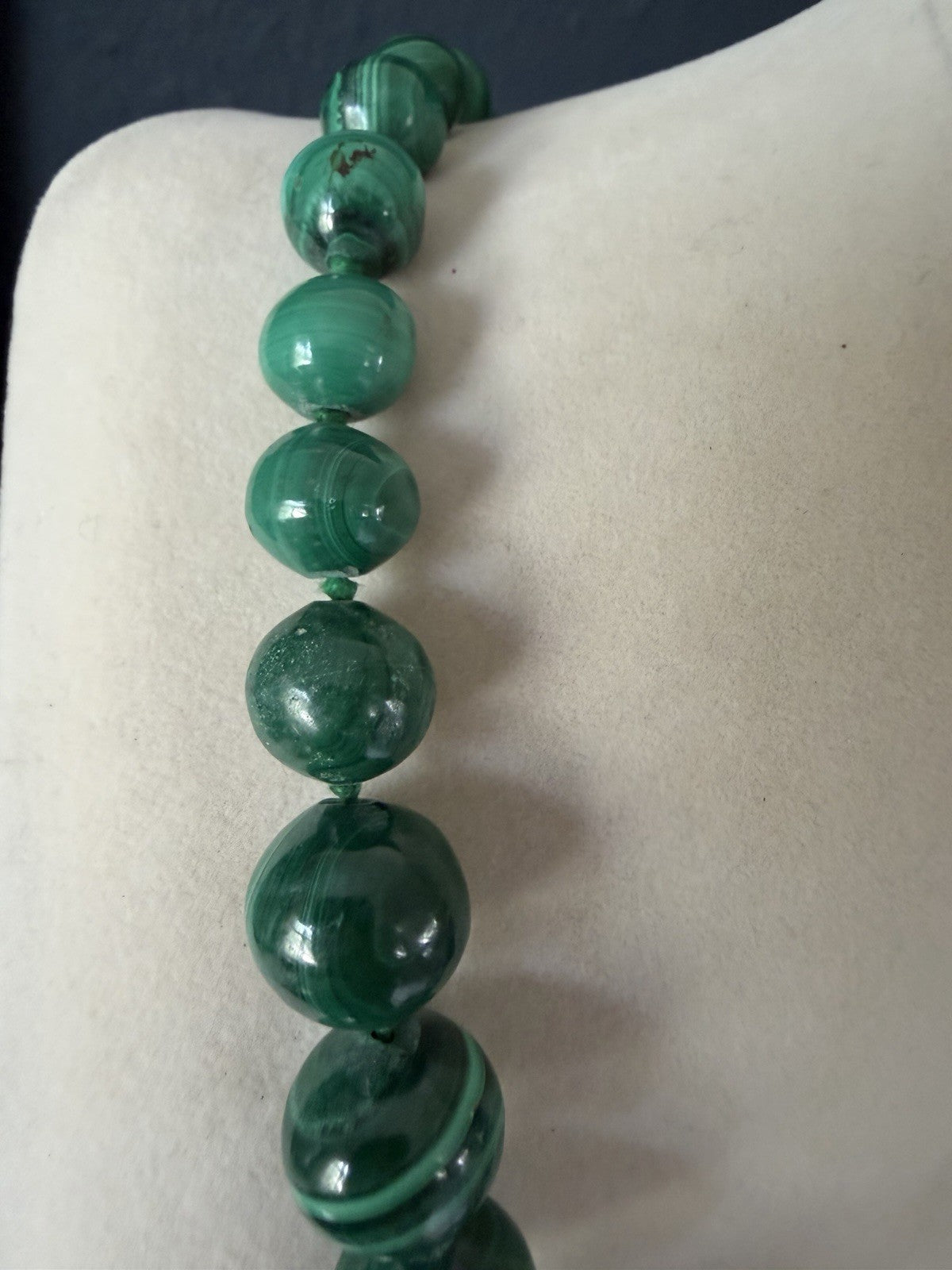 Vintage Malachite Graduated Necklace, Hand Knotted Barrel Clasp 22inch 143g