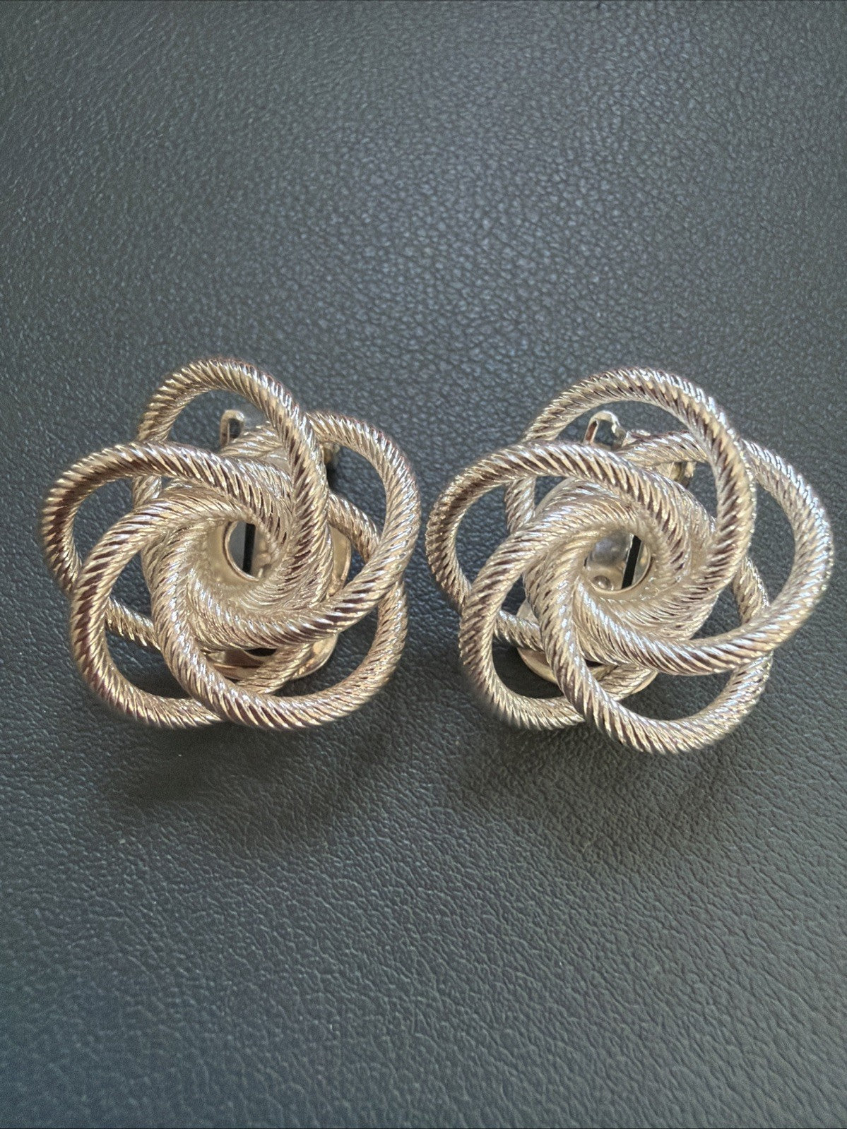 Vilntage Silver Tone Twisted Rope Wire Circle Swirls Clip On Earrings