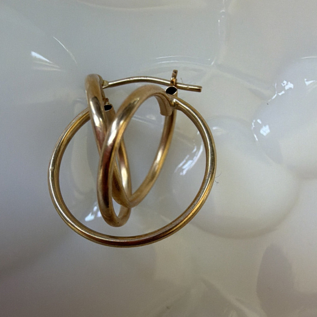 Single 14K Yellow Gold Modernist Abstract Swirl Hoop Earring JCM Signed