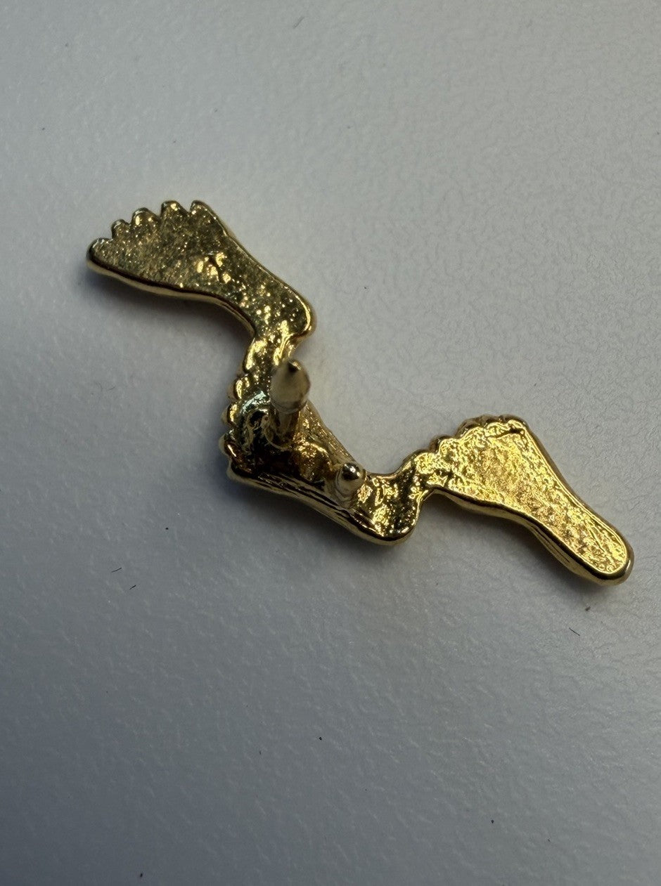 Gold Tone Metal Feet Novelty Pin Brooch No Stone 0.85in Footprint Design