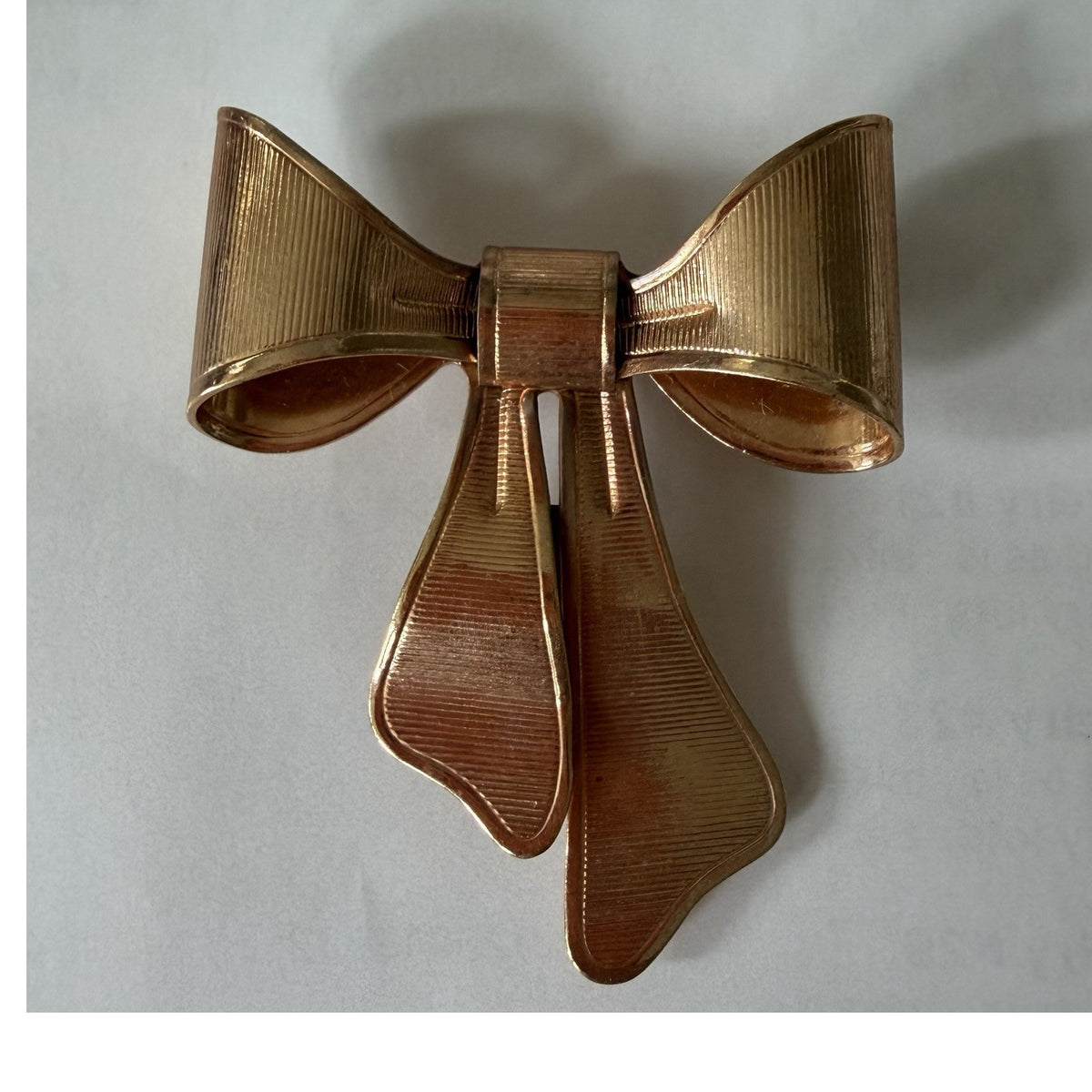 Avon Gold Tone Bow Brooch Pin  Classic Design