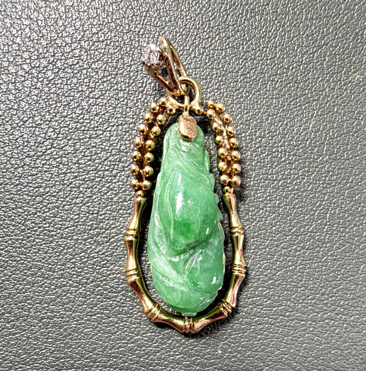 Vintage 14K Yellow Gold Carved Green Jade Teardrop Pendant with Diamond 5.6g