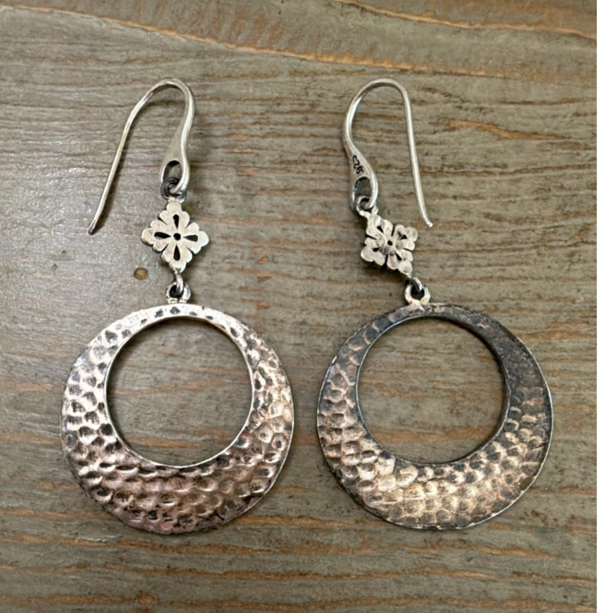 VTG Native Hammered Style SterlingSilver 925 Dangle Earrings Floral Accent 12g