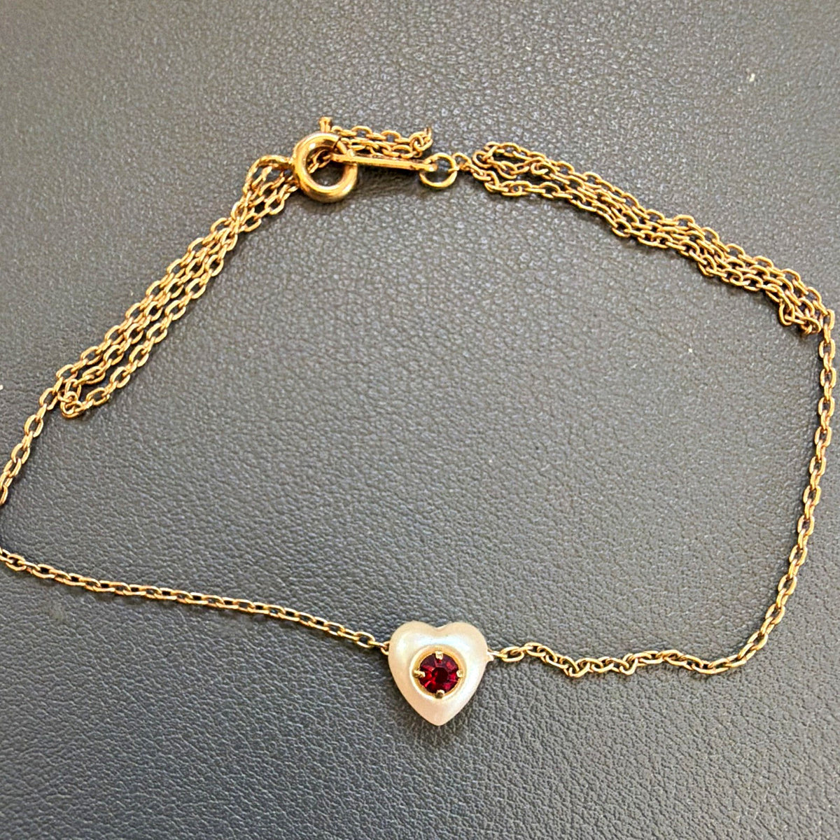 Avon Signed Gold Tone Cable Chain Necklace Heart Red Stone Bezel Pendant 15in